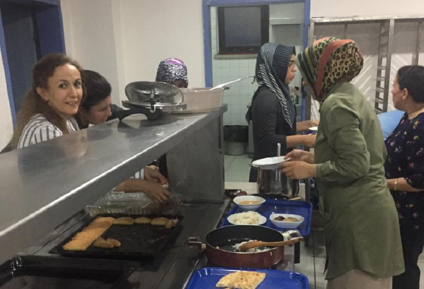 Kurumumuz Yemekhanesinde İl Müdürümüz Sayın Mehmet Taha AL, Lojman'da oturan personel ve aileleri tarafından iftar yemeği düzenlendi.