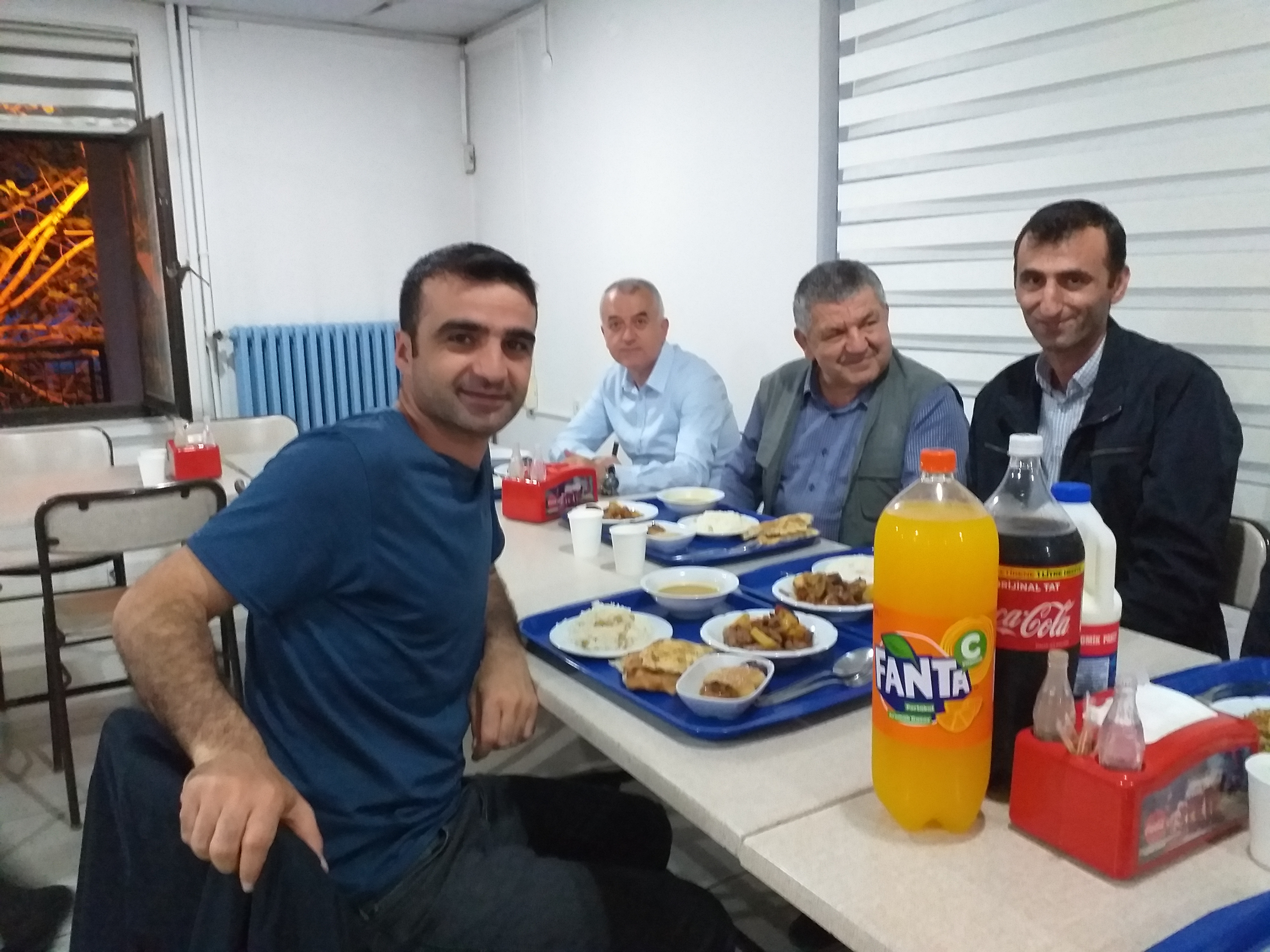Kurumumuz Yemekhanesinde İl Müdürümüz Sayın Mehmet Taha AL, Lojman'da oturan personel ve aileleri tarafından iftar yemeği düzenlendi.