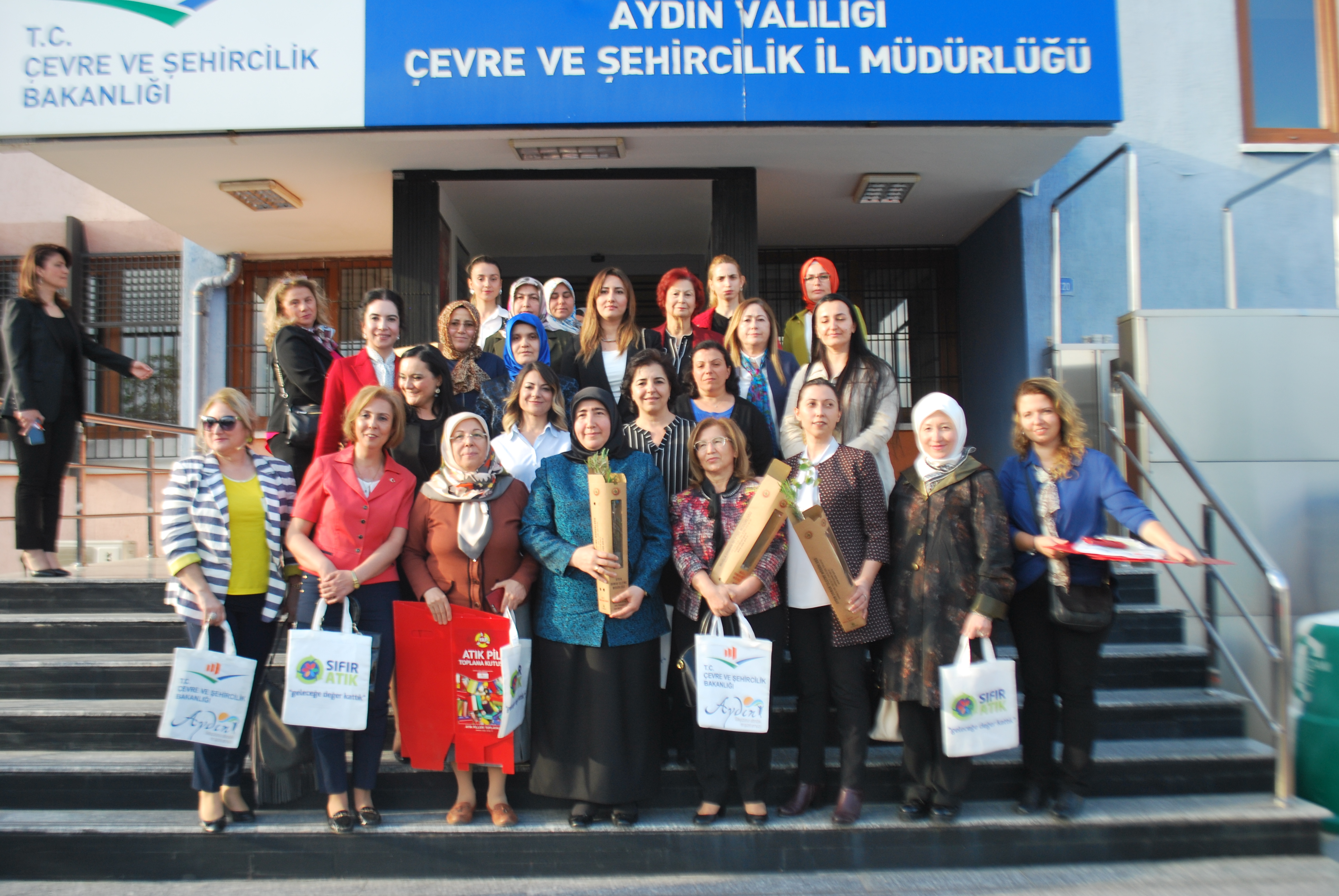 Aydın’da “Sıfır Atık Projesi” Tanıtım ve Bilgilendirme Toplantısı Valimiz Sayın Yavuz Selim Köşger’in Eşi Fatma Köşger Hanımefendinin Himayesi ve Öncülüğünde Gerçekleştirildi.