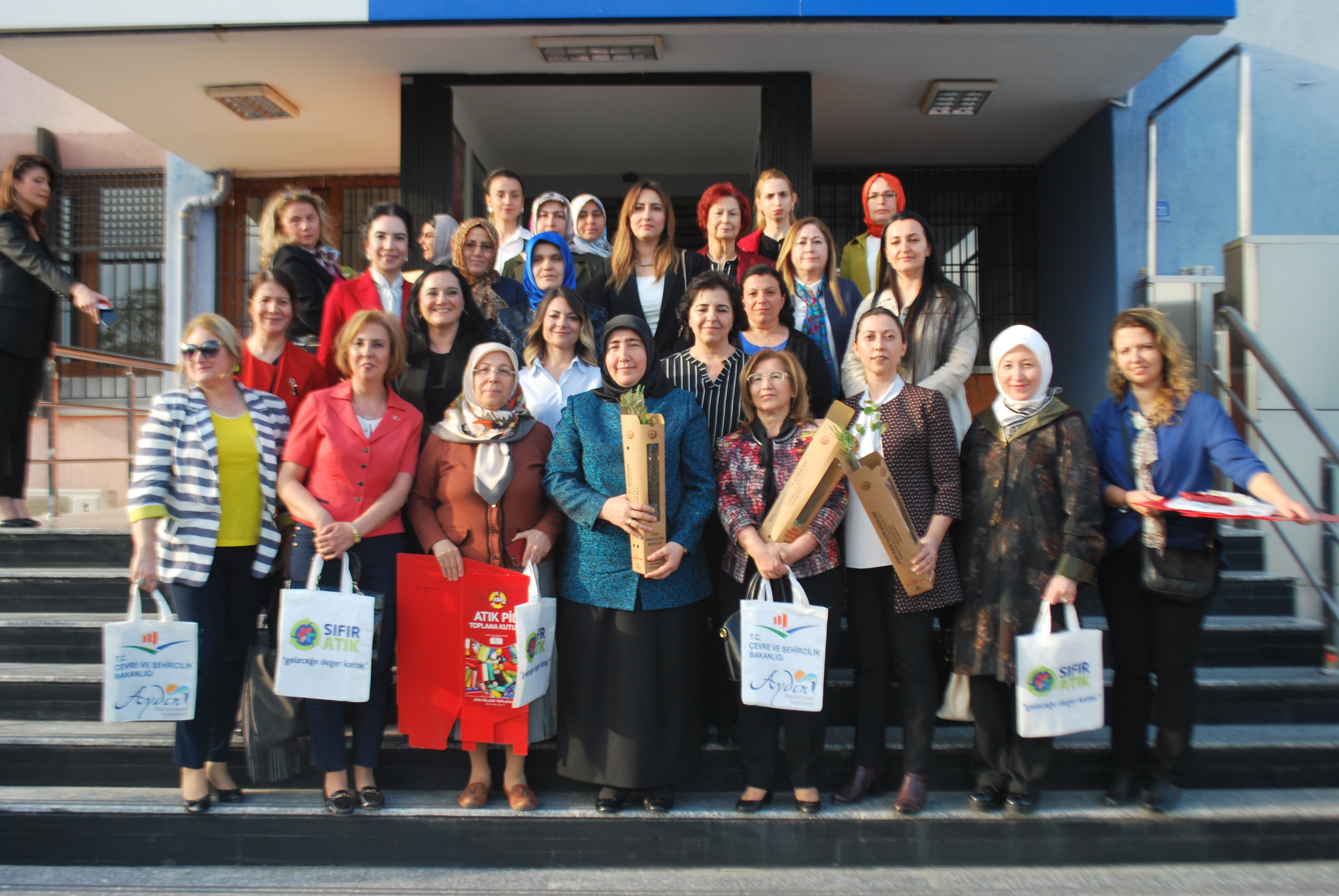 Aydın’da “Sıfır Atık Projesi” Tanıtım ve Bilgilendirme Toplantısı Valimiz Sayın Yavuz Selim Köşger’in Eşi Fatma Köşger Hanımefendinin Himayesi ve Öncülüğünde Gerçekleştirildi.