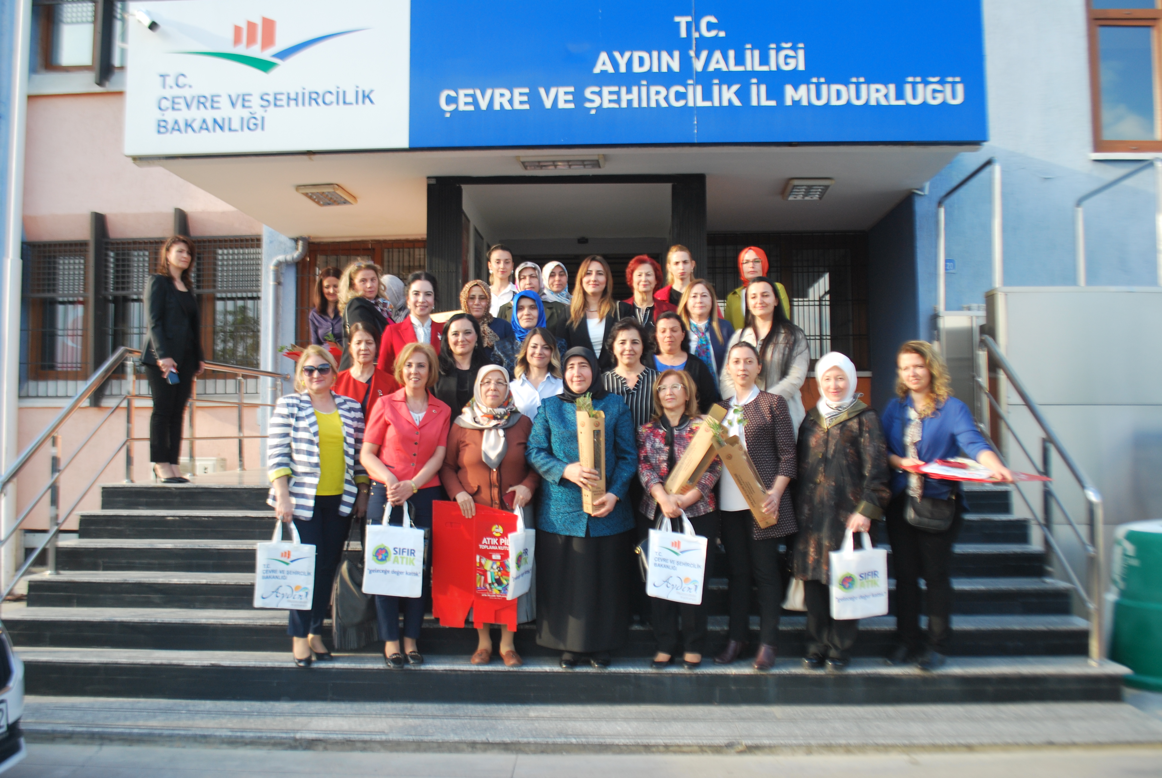 Aydın’da “Sıfır Atık Projesi” Tanıtım ve Bilgilendirme Toplantısı Valimiz Sayın Yavuz Selim Köşger’in Eşi Fatma Köşger Hanımefendinin Himayesi ve Öncülüğünde Gerçekleştirildi.