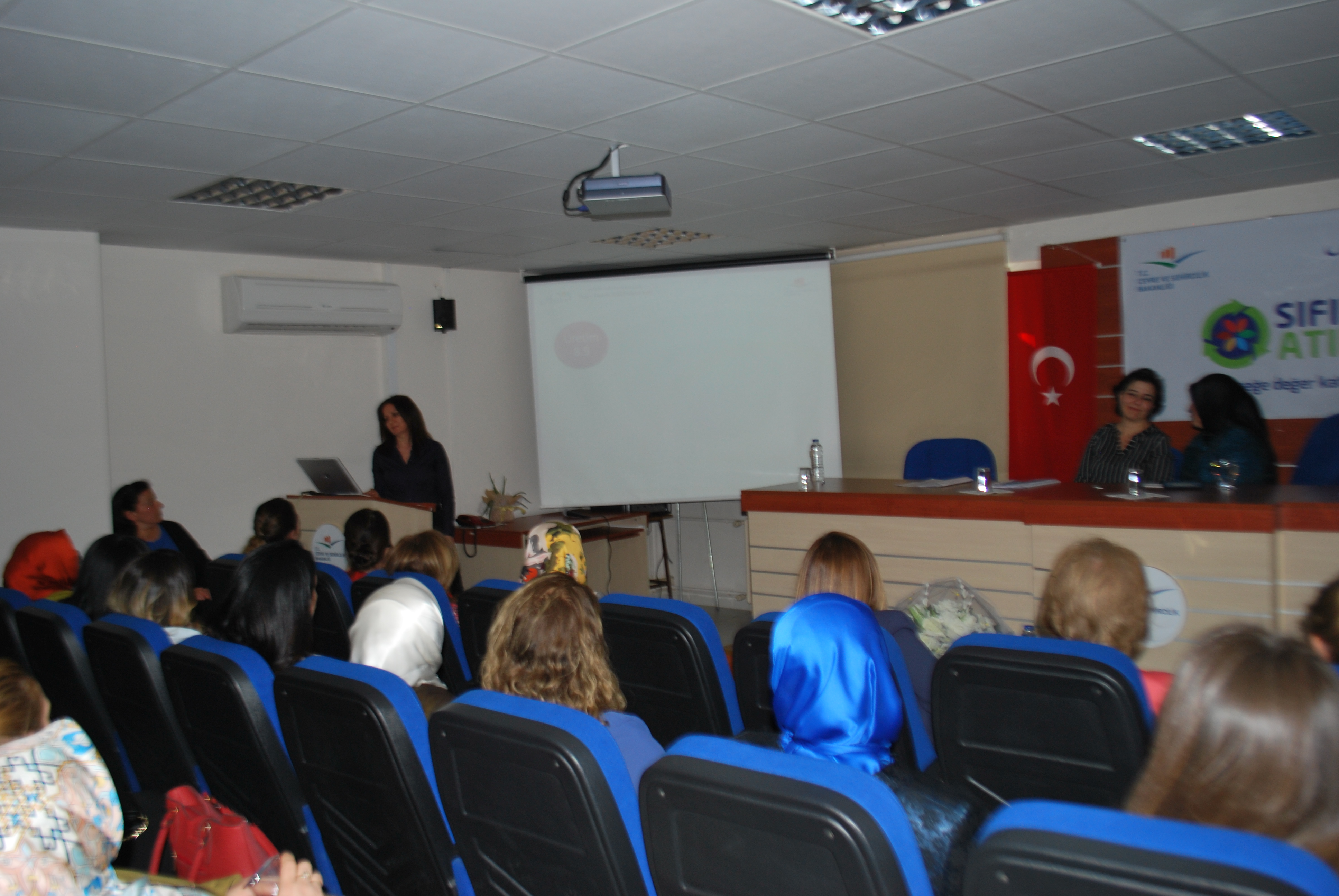 Aydın’da “Sıfır Atık Projesi” Tanıtım ve Bilgilendirme Toplantısı Valimiz Sayın Yavuz Selim Köşger’in Eşi Fatma Köşger Hanımefendinin Himayesi ve Öncülüğünde Gerçekleştirildi.