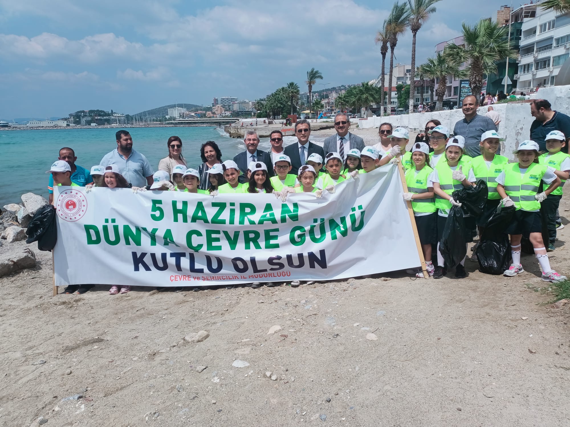 Çevre Haftası kapsamında Denize Çelenk Bırakılması ve Deniz, Kıyı Temizliği