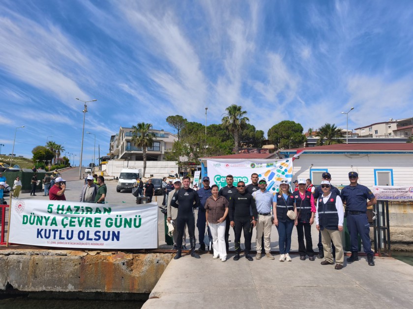 Didim ilçesinde yapılan deniz dibi temizliği dalış etkinliği