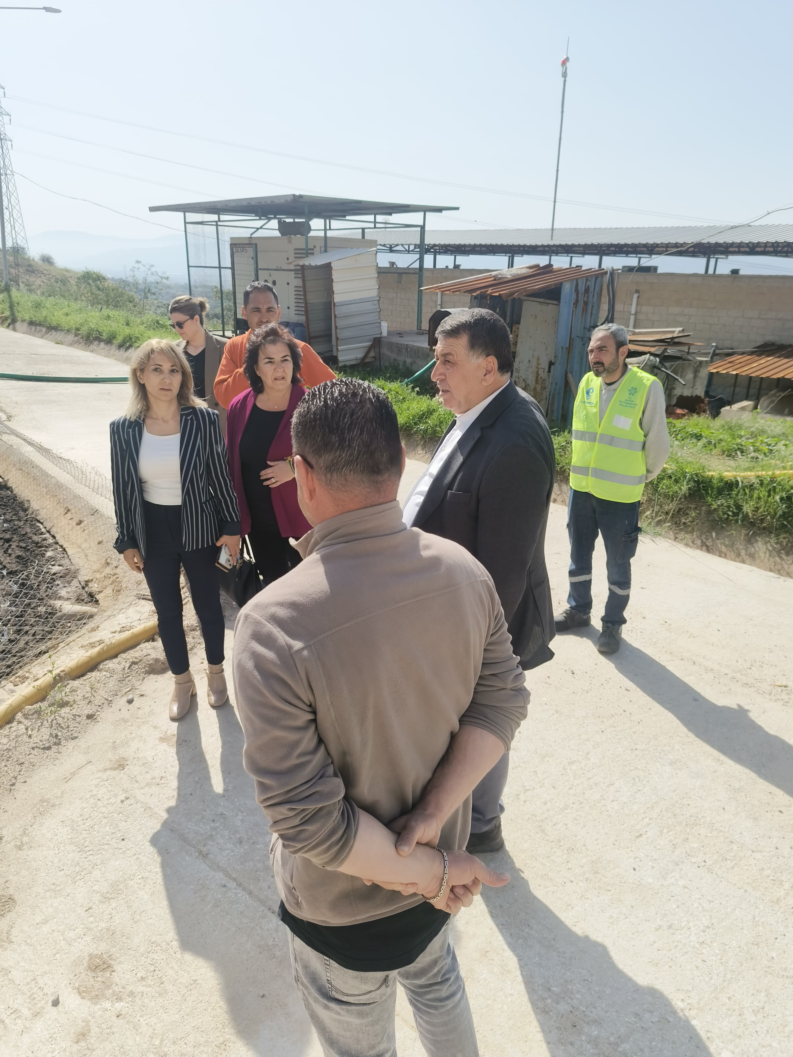 İl Müdürümüz Sn. Halit ERGİN ve Çevre Birimi Efeler ve Koçarlı ilçelerinde faaliyette olan Katı Atık Düzenli Depolama, Çöp Aktarma İstasyonu ve Atıksu Arıtma Tesislerinde ziyaret ve incelemelerde bulunmuştur.