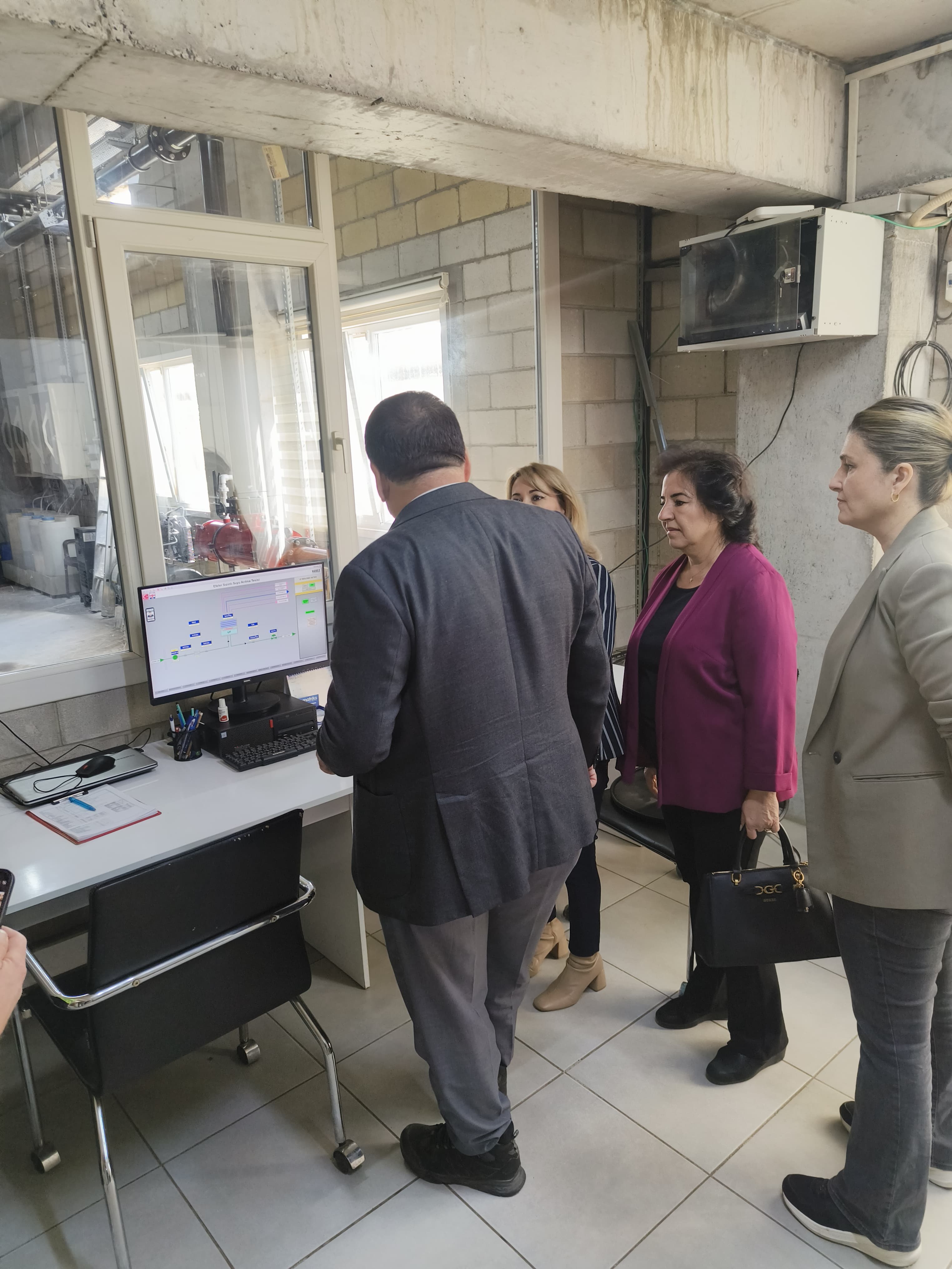 İl Müdürümüz Sn. Halit ERGİN ve Çevre Birimi Efeler ve Koçarlı ilçelerinde faaliyette olan Katı Atık Düzenli Depolama, Çöp Aktarma İstasyonu ve Atıksu Arıtma Tesislerinde ziyaret ve incelemelerde bulunmuştur.