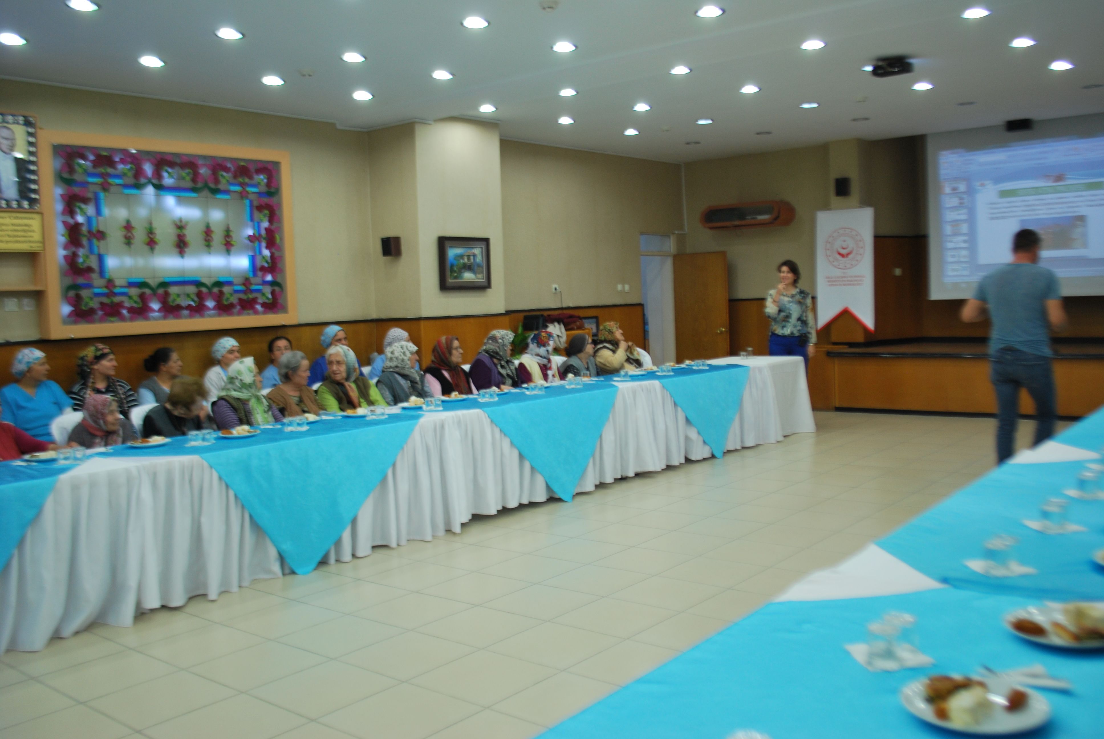 Sıfır atık geleceğe değer kattık projesi ilimizde hızla devam etmekte olup, Aydın Huzurevi çalışanları ile huzurevinde kalan misafirlerin katılımıyla istişare toplantısı gerçekleştirildi.