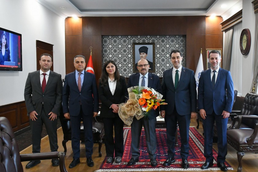 5 Haziran Dünya Çevre Günü ve Çevre Haftası Kapsamında İl Müdürümüz Kadir KANDEMİR ve Beraberindeki Heyet İle Birlikte Sayın Valimiz İsmail USTAOĞLU'nu Ziyaret Etti.
