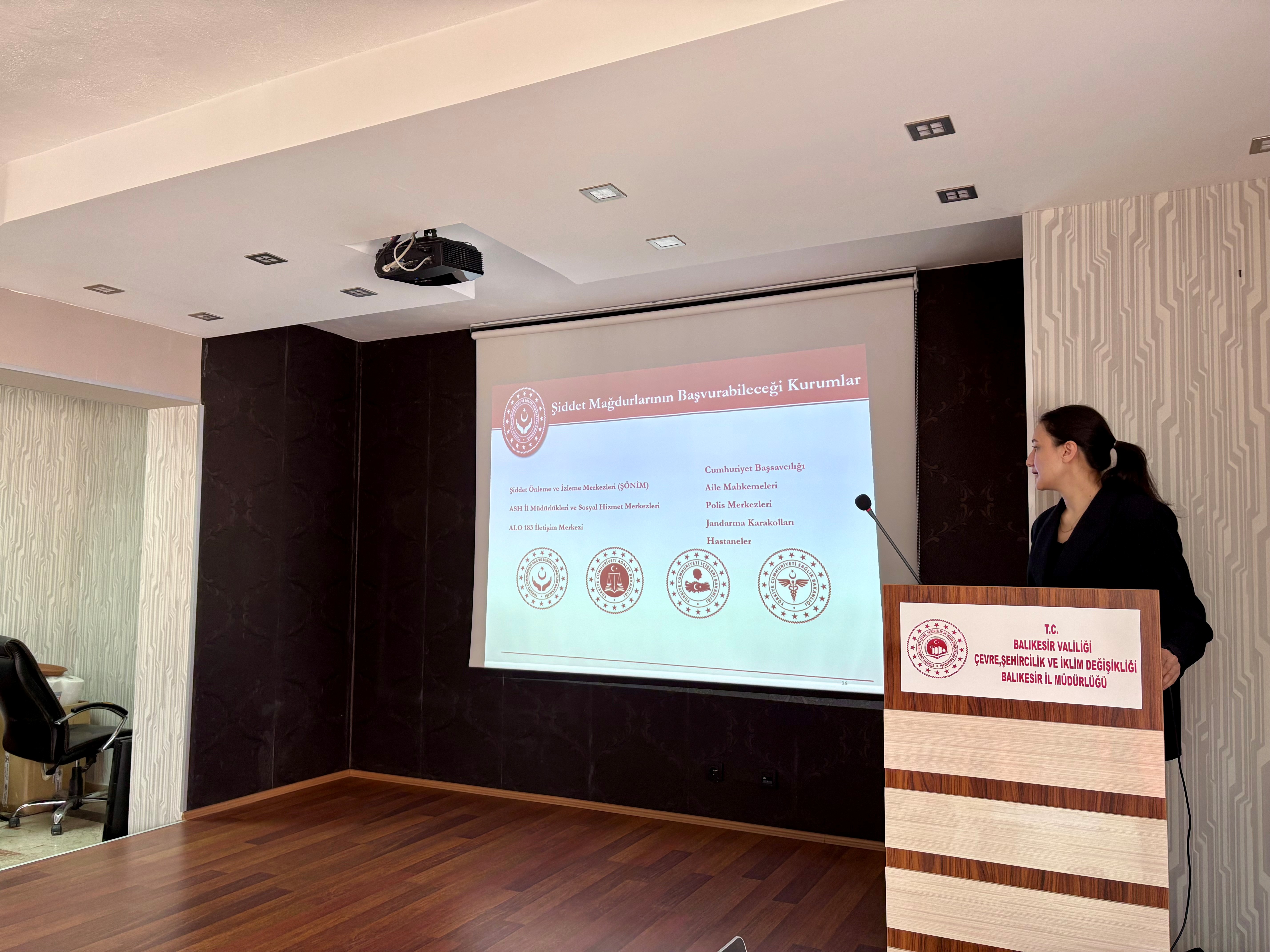 Aile ve Sosyal Hizmetler İl Müdürlüğü Tarafından Müdürlüğümüz Personeline Kadına Yönelik Şiddet Konulu Seminer Verildi