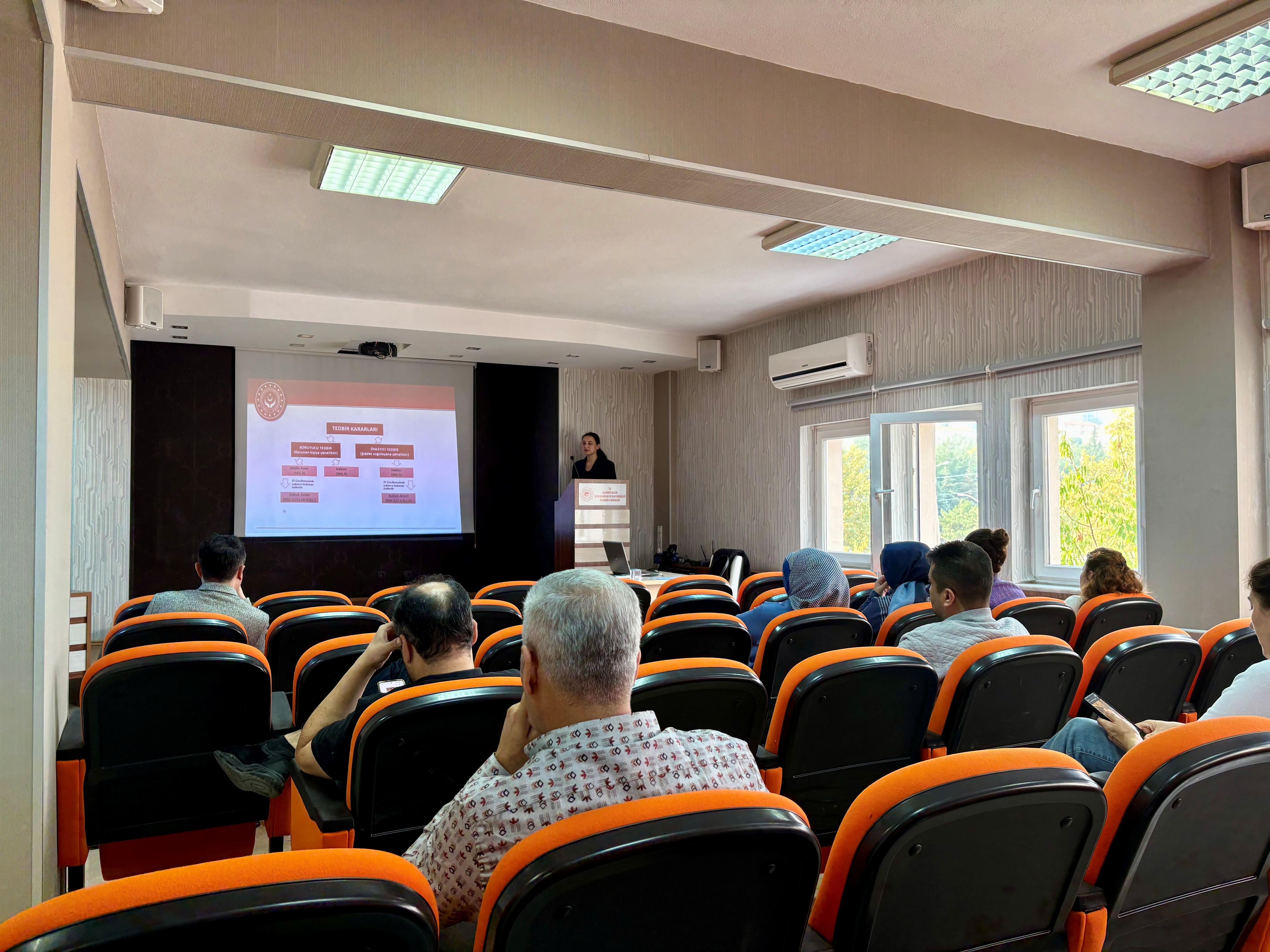 Aile ve Sosyal Hizmetler İl Müdürlüğü Tarafından Müdürlüğümüz Personeline Kadına Yönelik Şiddet Konulu Seminer Verildi