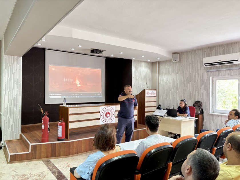 Balıkesir İtfaiye Müdürlüğü Tarafından İl Müdürlüğümüz Personellerine Yangın Eğitimi ve Tatbikatı Hakkında Bilgilendirme Eğitimi Verilmiştir.