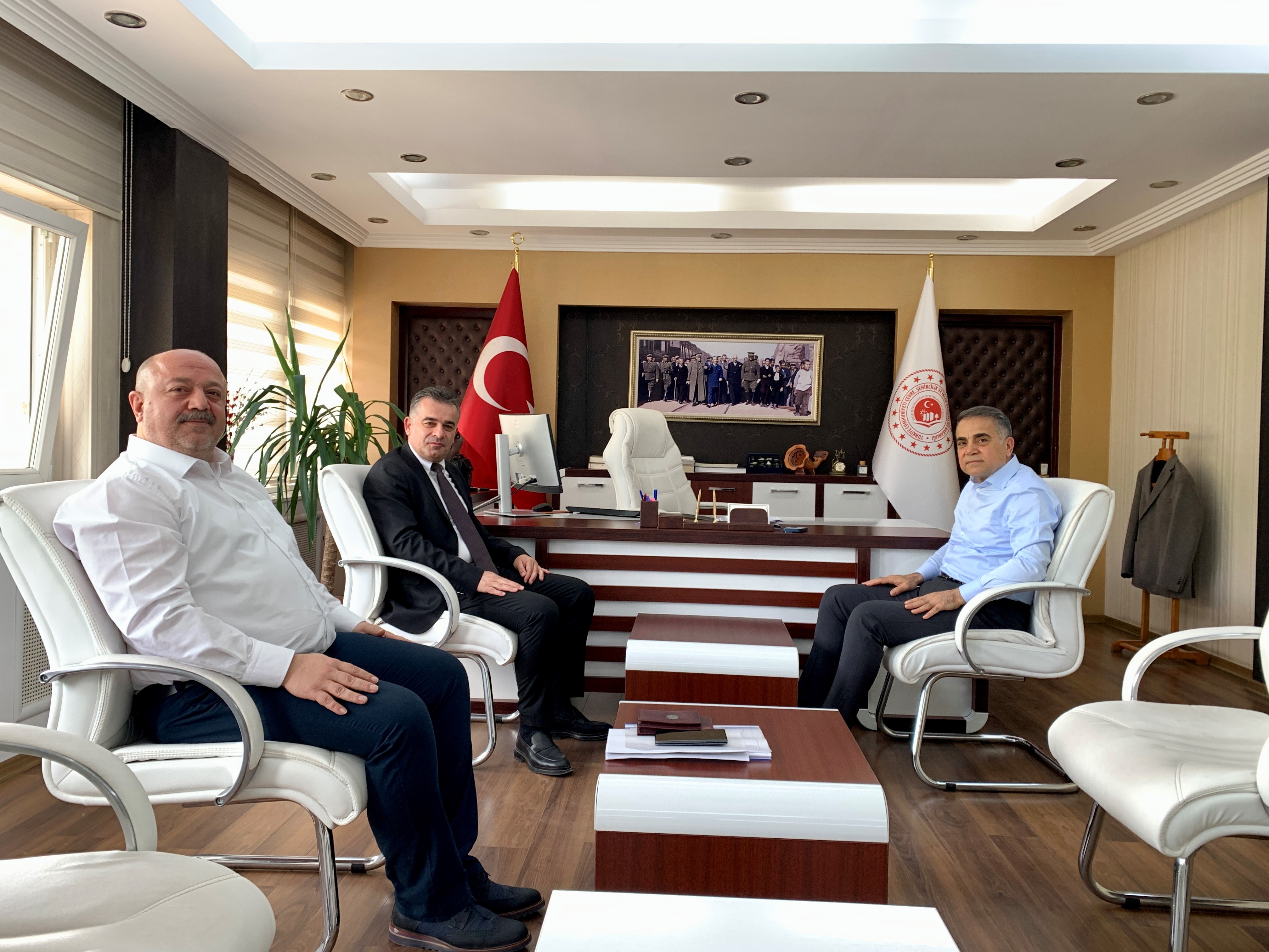 Dsi 25. Bölge Müdürü Olcay ÇUBUKÇU ve Bölge Müdür Yardımcısı Abdulkadir YILMAZ İl Müdürümüz Kadir KANDEMİR'i Ziyaret Etti.
