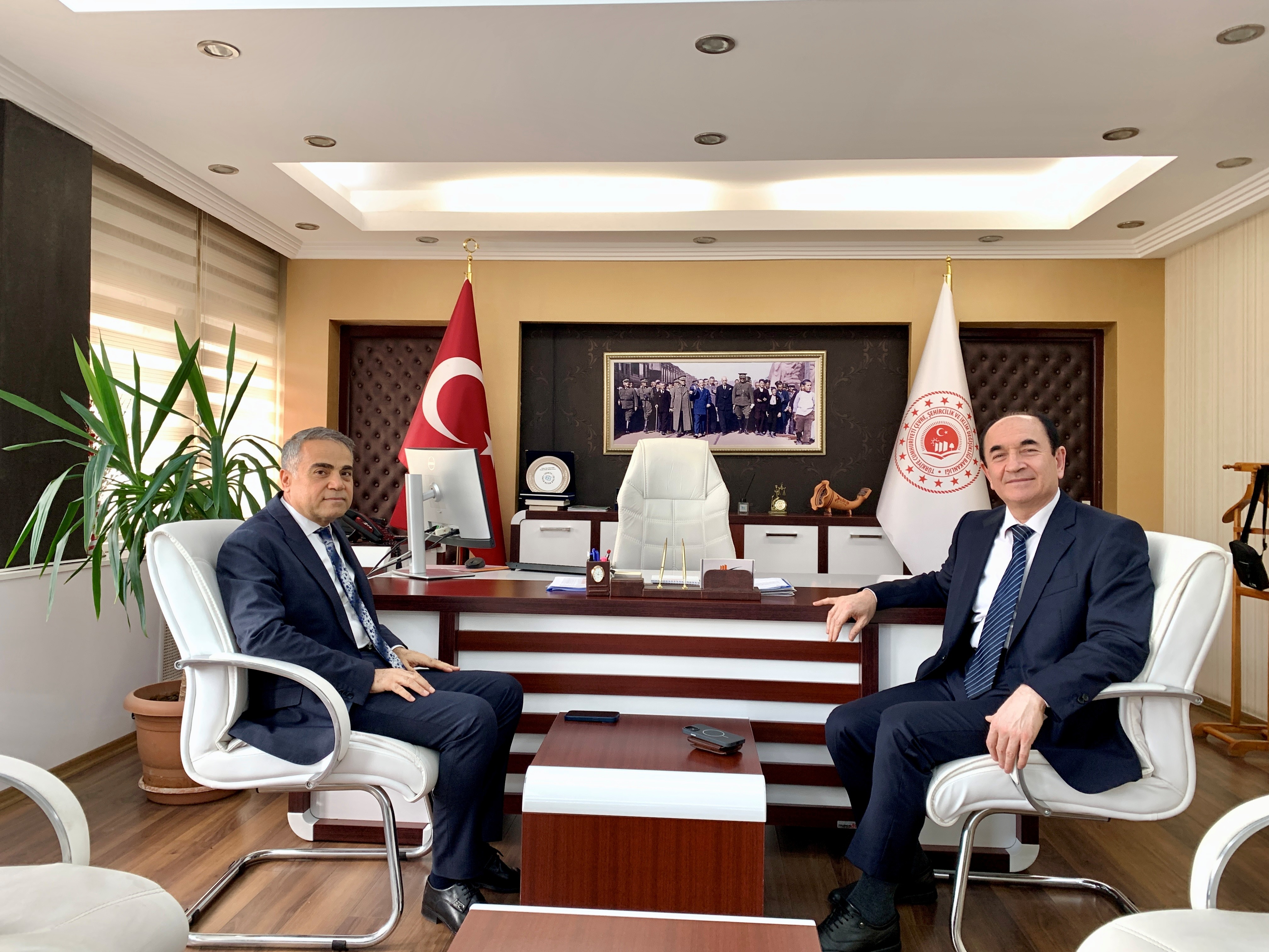 Gönen Kaymakamı Ahmet ALTINTAŞ İl Müdürümüz Kadir KANDEMİR'i Makamında Ziyaret Etti.