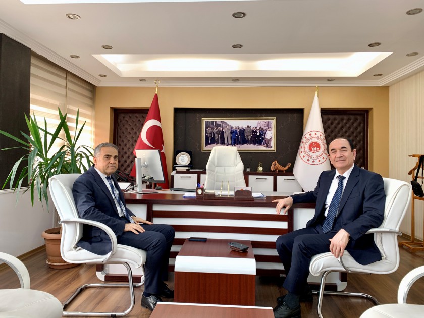 Gönen Kaymakamı Ahmet ALTINTAŞ İl Müdürümüz Kadir KANDEMİR'i Makamında Ziyaret Etti.