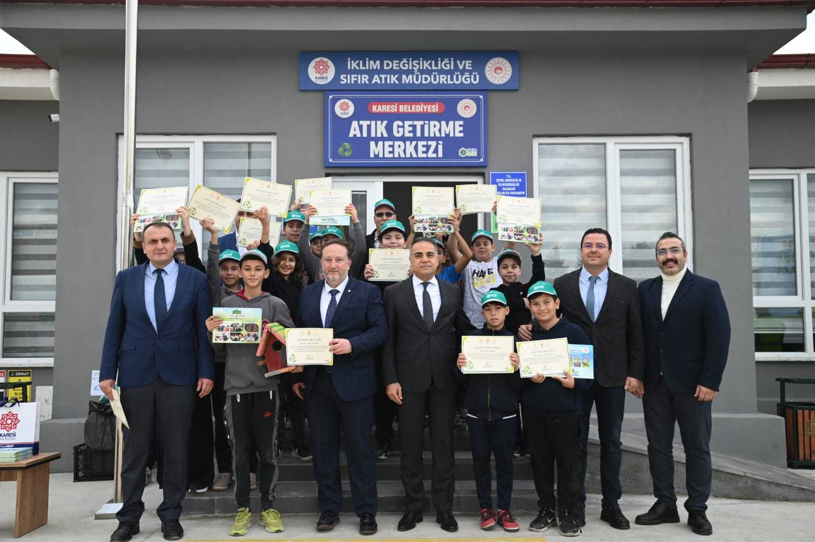 İlimizdeki İlçe genelinde İlk Temel Seviye Sıfır Atık Belgesini Karesi Belediyesi aldı.