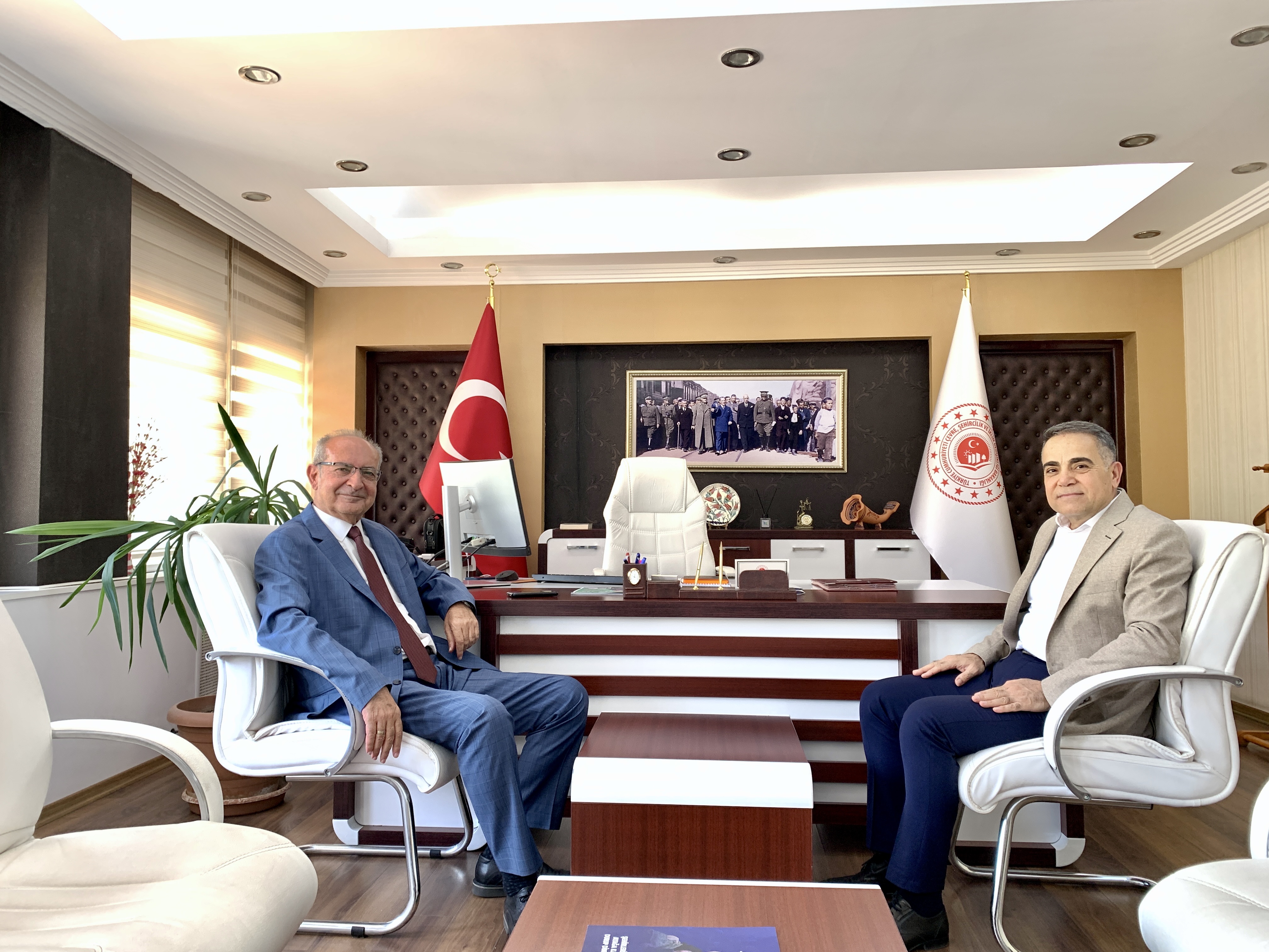 Vali Yardımcımız Nihat KAYNAR İl Müdürümüz Kadir KANDEMİR'i Ziyaret Etti.
