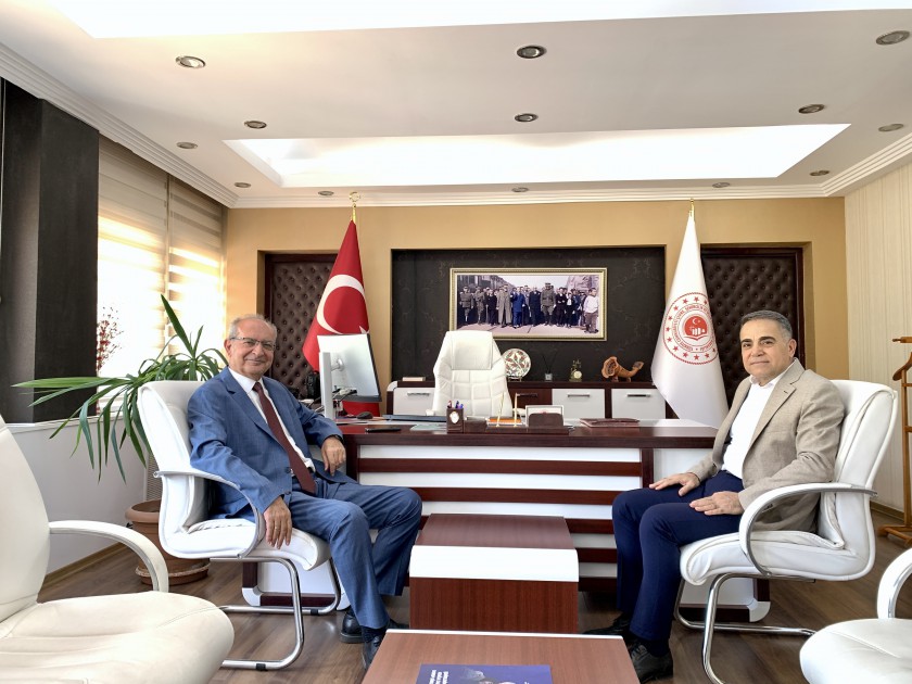 Vali Yardımcımız Nihat KAYNAR İl Müdürümüz Kadir KANDEMİR'i Ziyaret Etti.