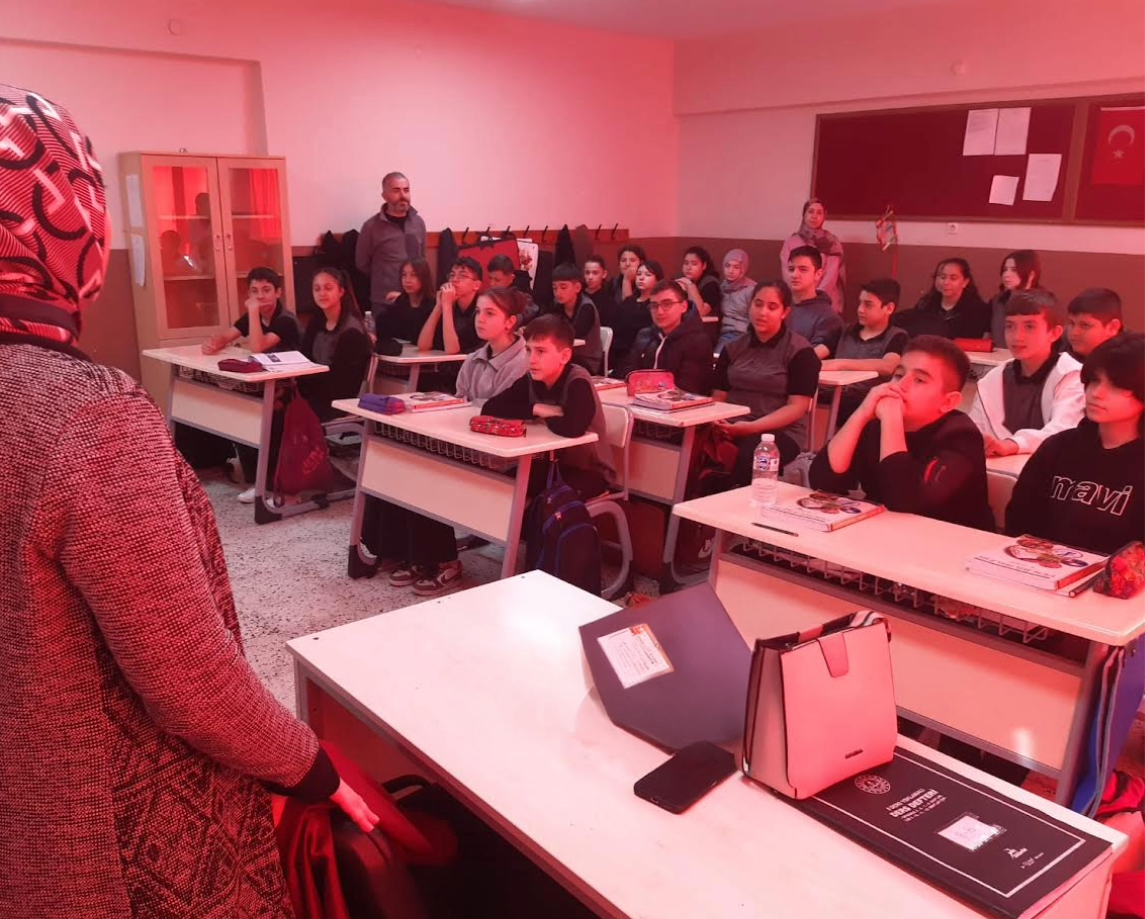 Akçamescit Ortaokulu Öğrencilerine 