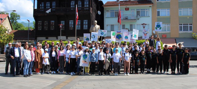 Türkiye Çevre Haftası Kapsamında Ulus'ta Doğa Yürüyüşü Gerçekleştirildi