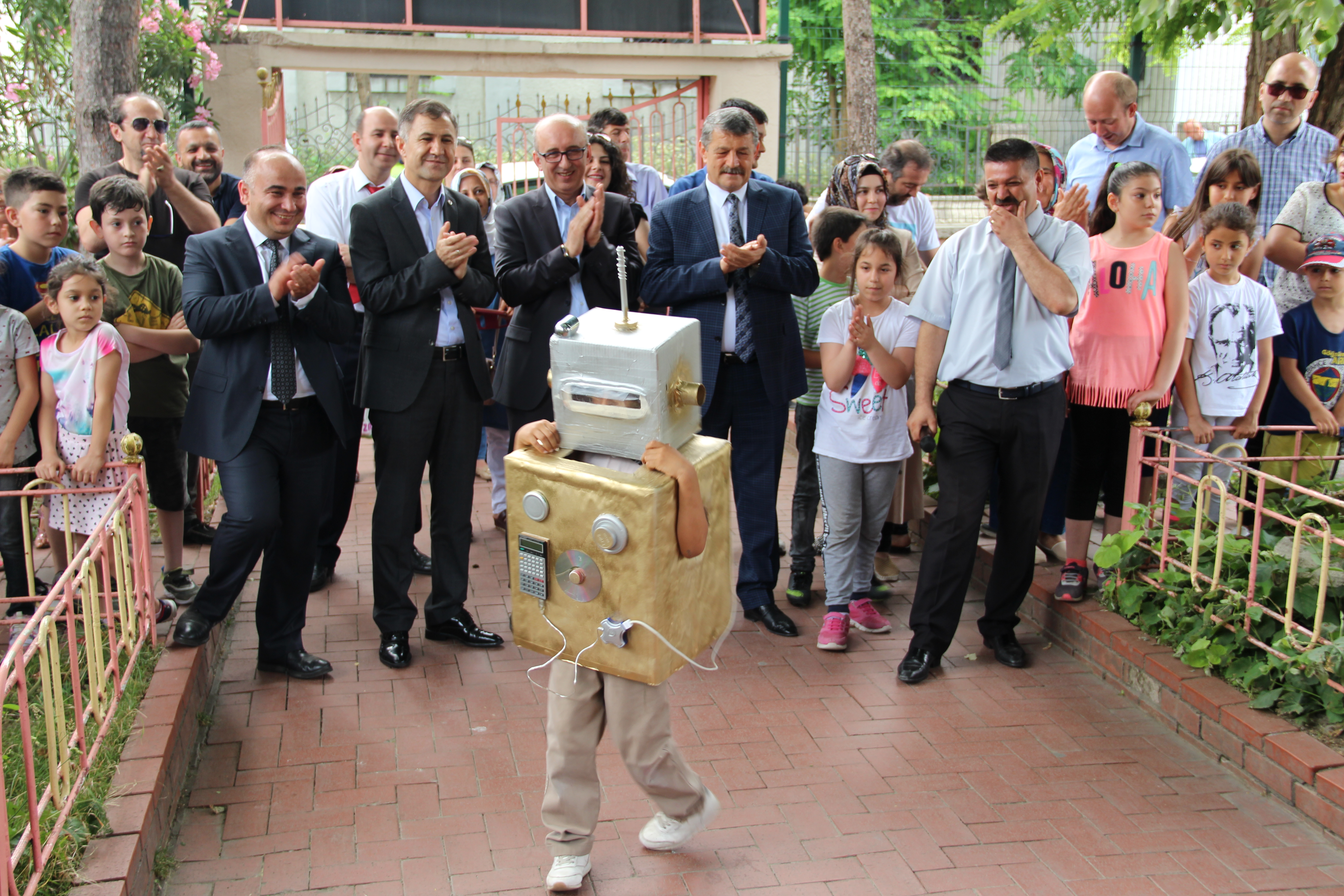 Geri Dönüşüm Tasarım Sergisi ve Defilesi Düzenlendi