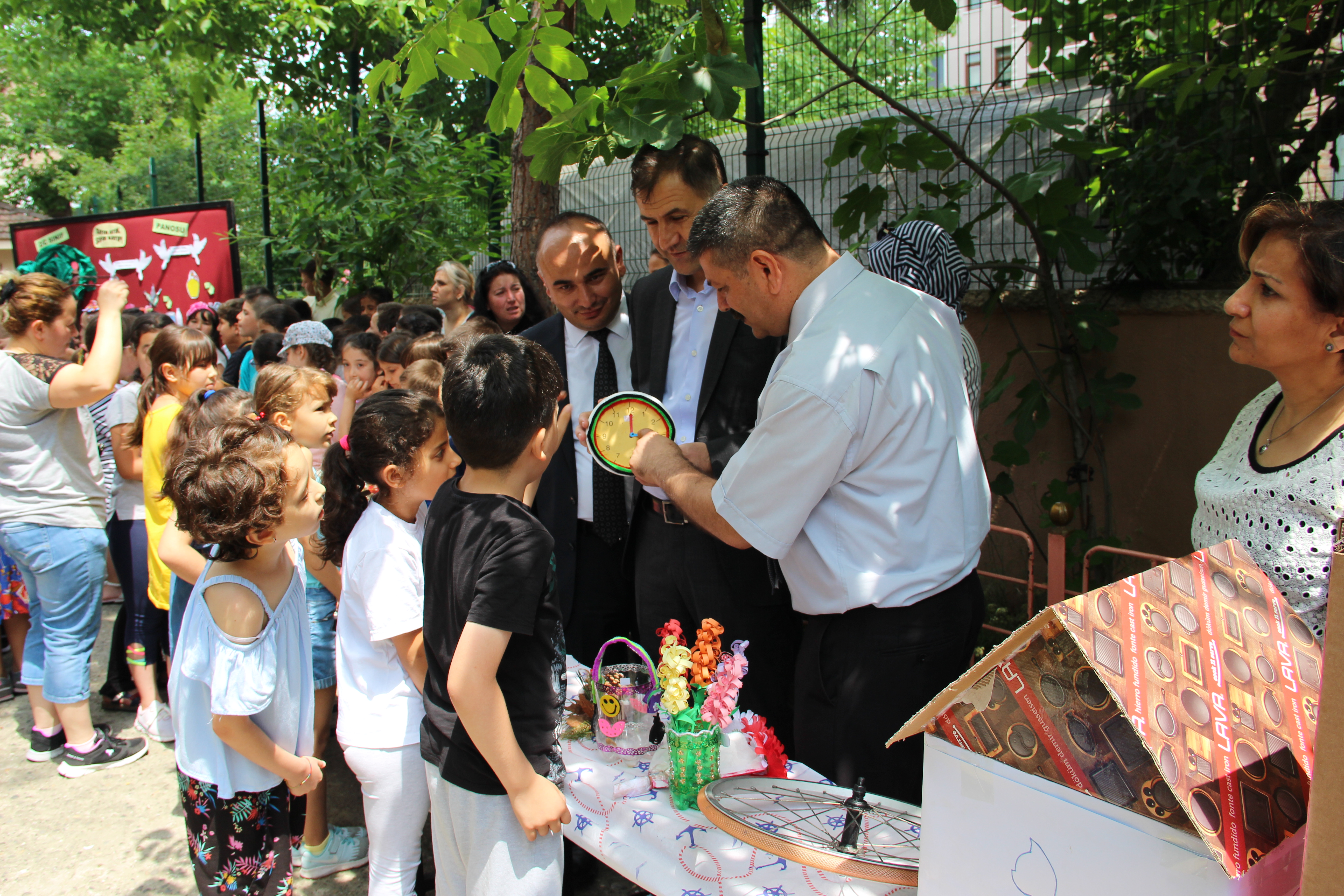 Geri Dönüşüm Tasarım Sergisi ve Defilesi Düzenlendi