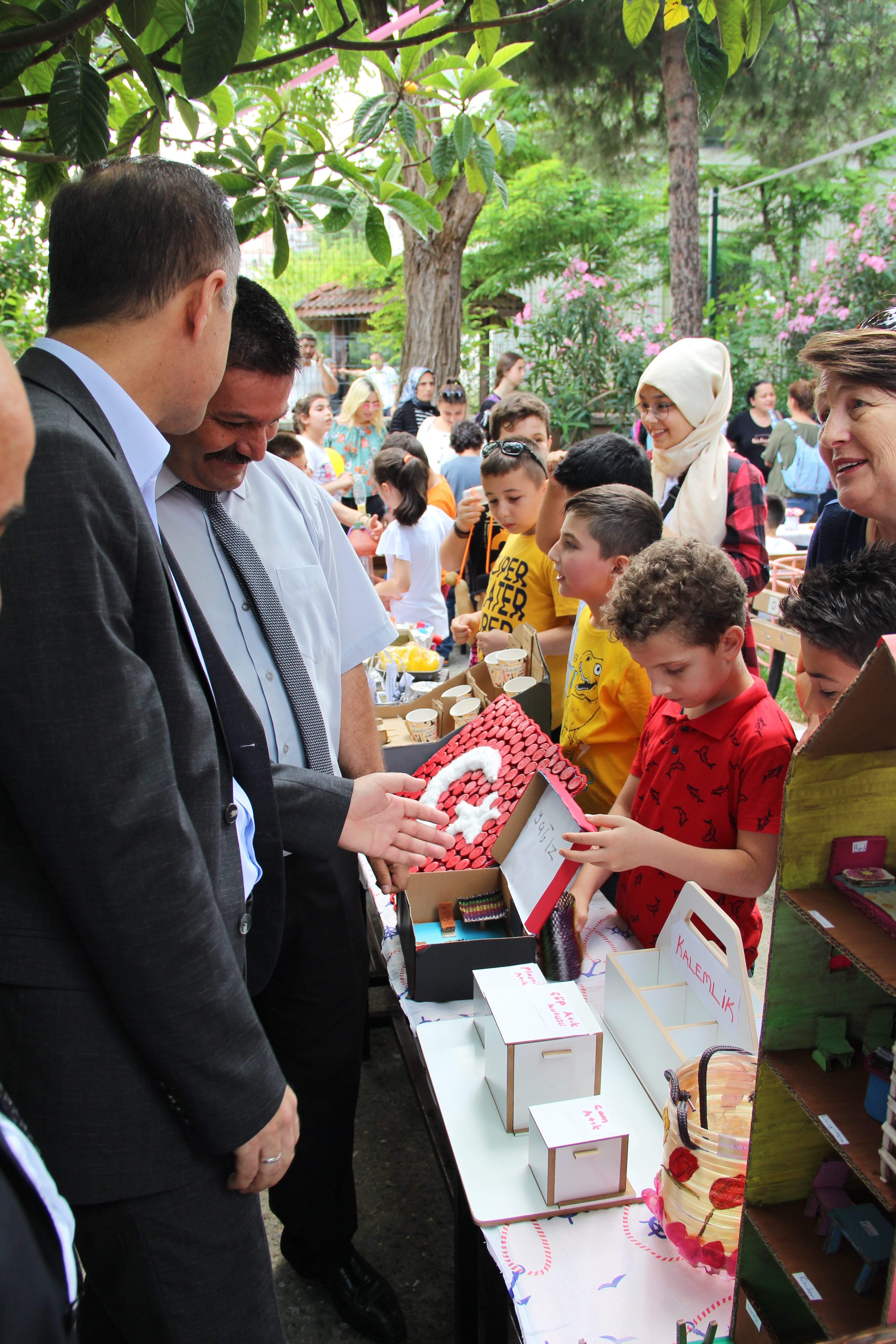 Geri Dönüşüm Tasarım Sergisi ve Defilesi Düzenlendi