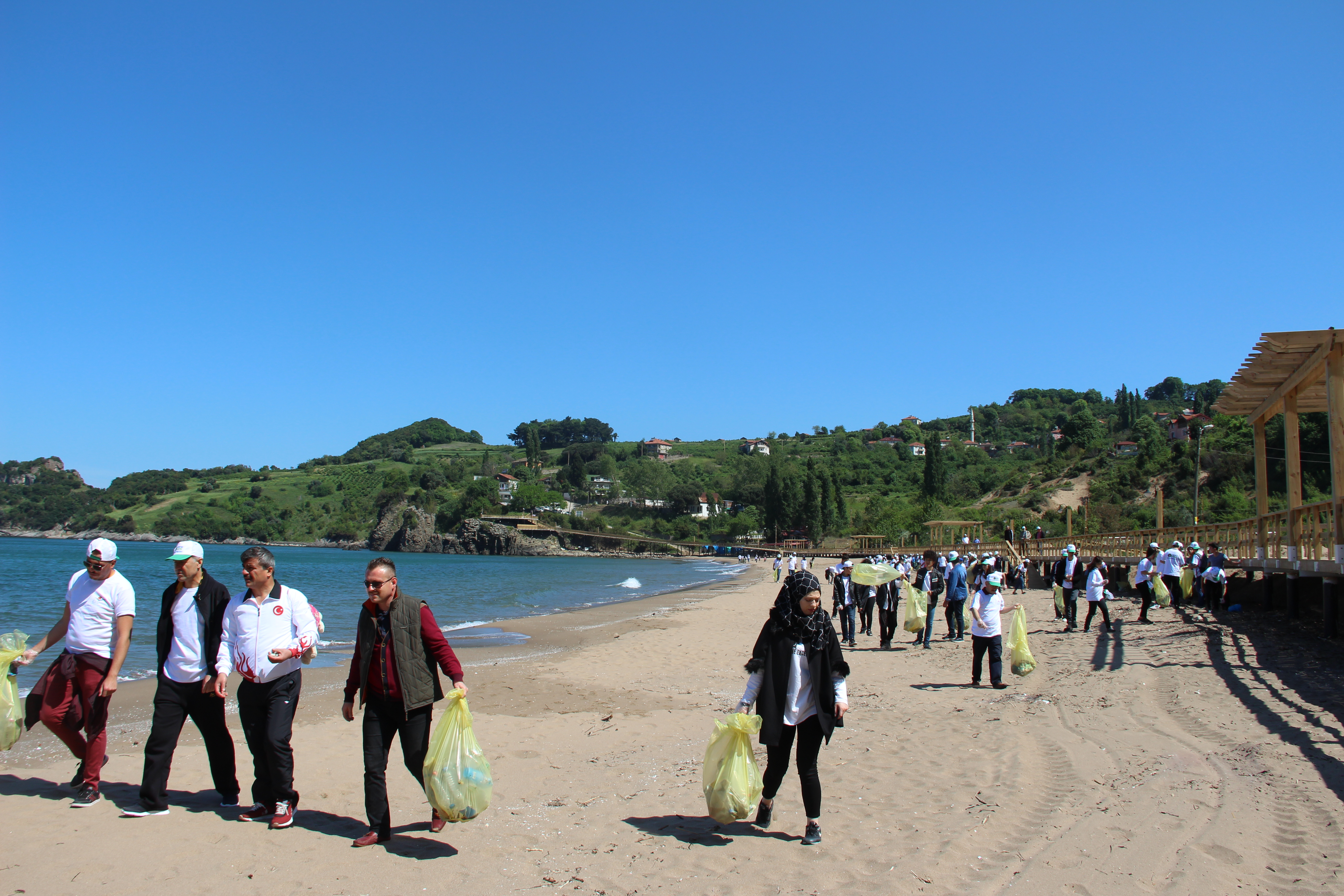 Güzelcehisar’da Kıyı Temizliği Etkinliği