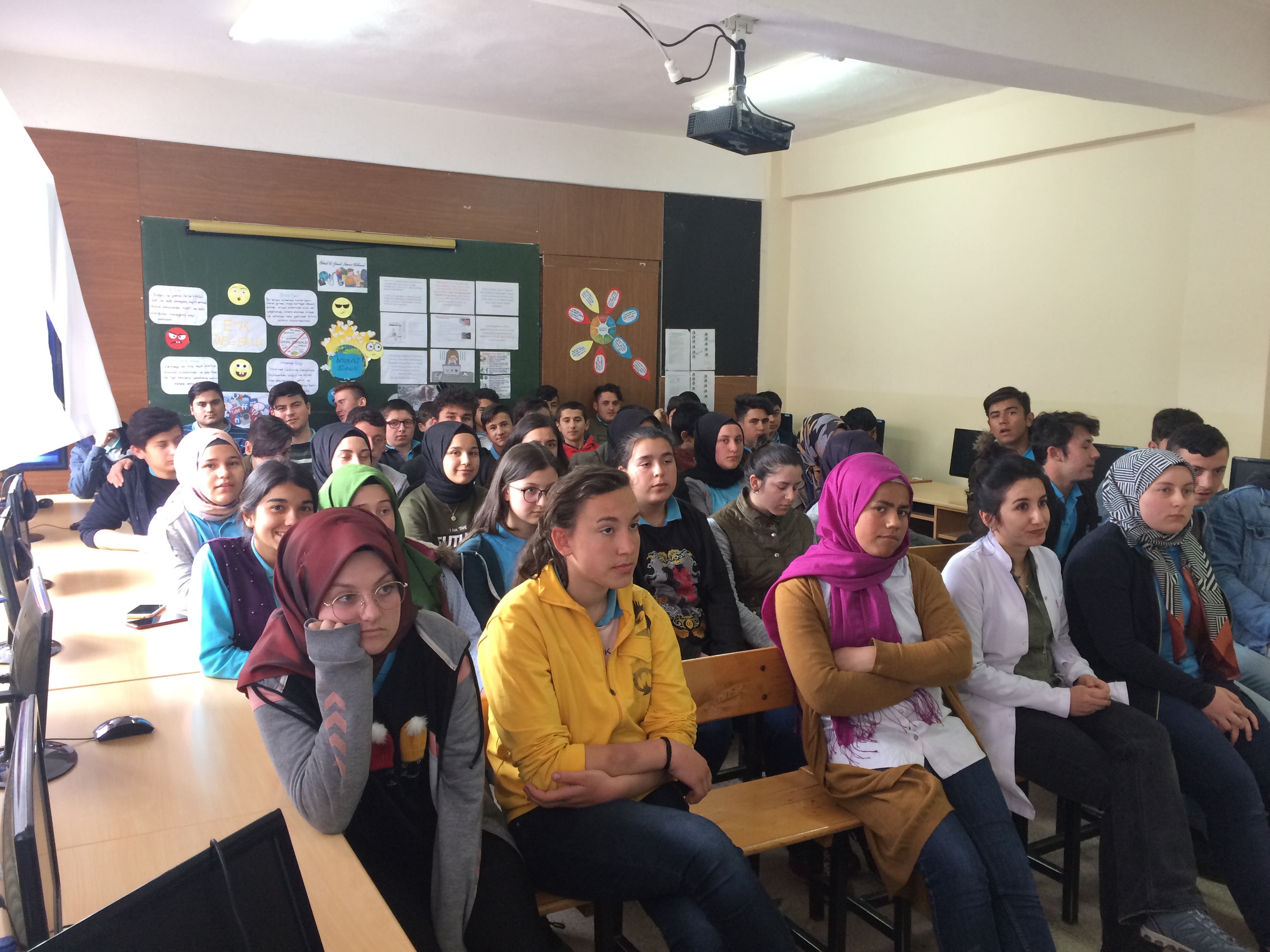 Hasankadı Mesleki ve Teknik Anadolu Lisesi'nde Sıfır Atık Konulu Eğitim Verildi