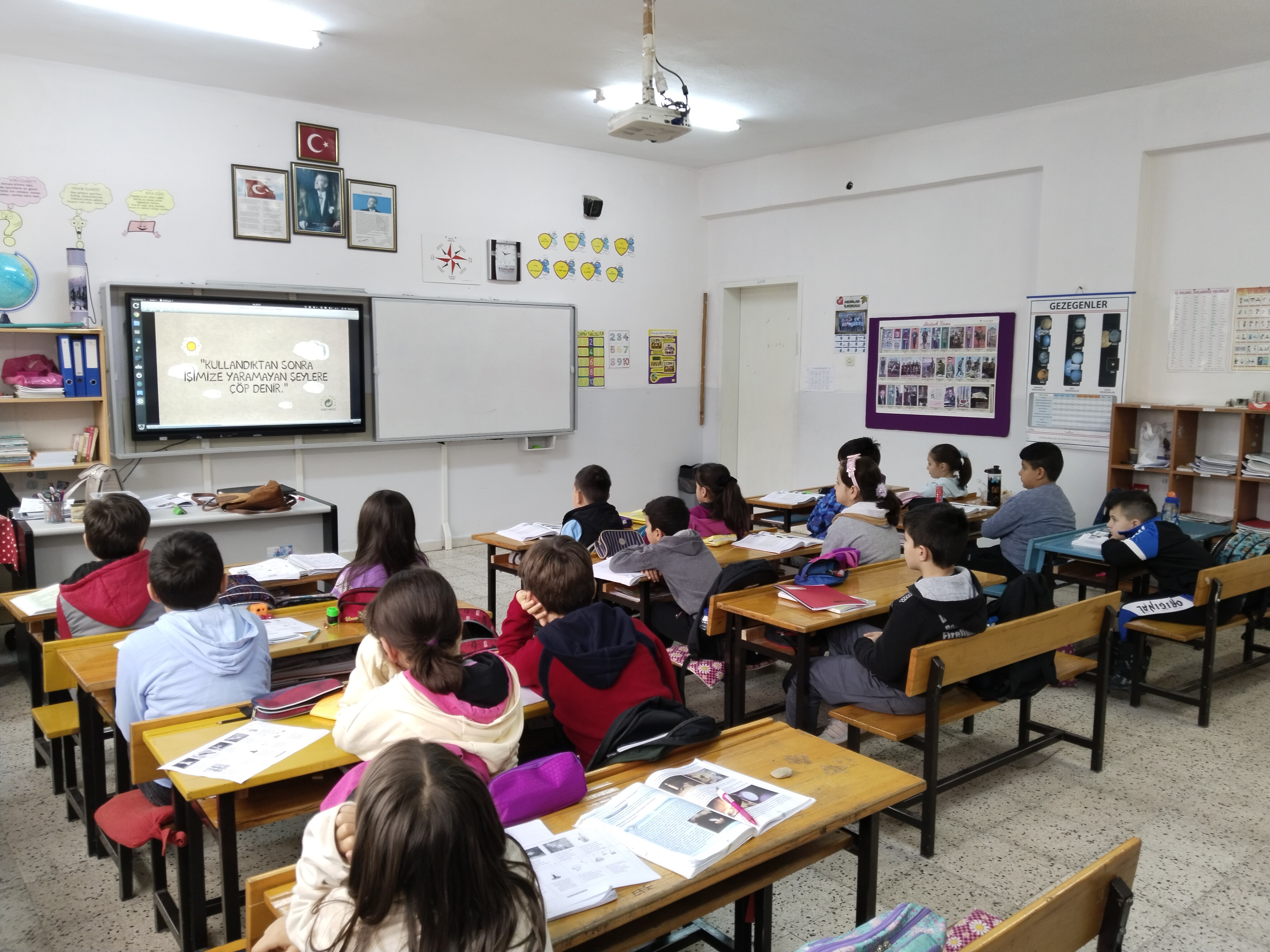 Hıdırlar İlkokulunda Temel Çevre Bilinci, Sıfır Atık Farkındalık Eğitimi verilmiş olup Çevre ve Çocuk Akademisi tanıtımı yapılmıştır.