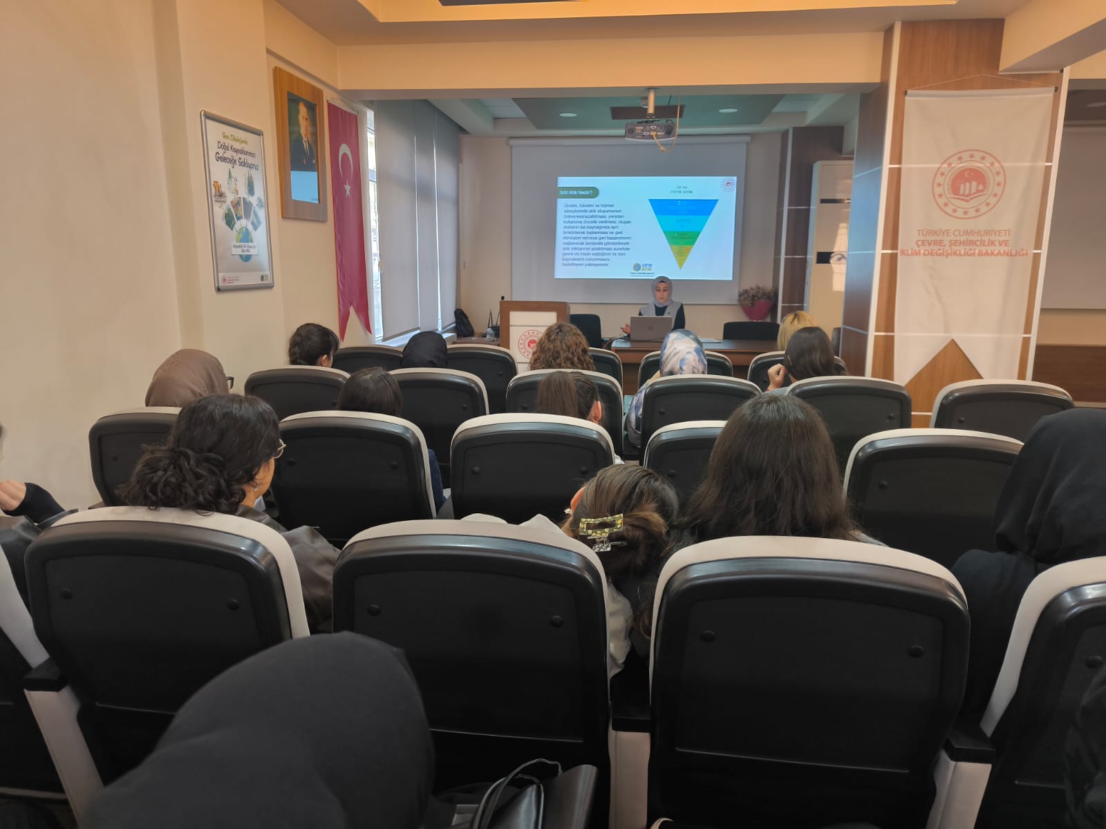 İl Müdürlüğü Personelimiz Tarafından Bartın Üniversitesi Öğrencilerine Sıfır Atık Farkındalık Eğitimi Verilmiştir.