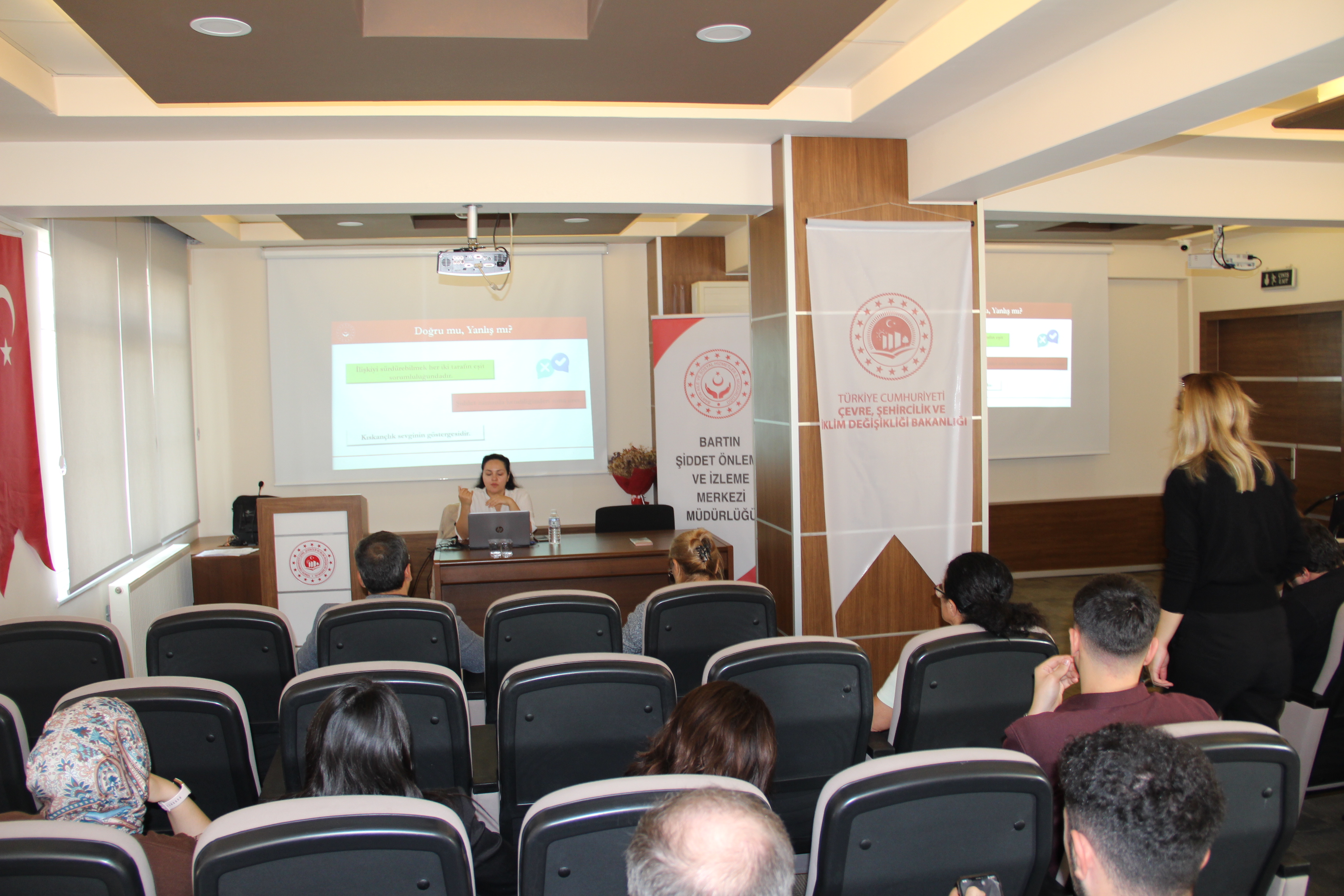 İl Müdürlüğümüz Personellerine Kadına Yönelik Şiddetin Önlenmesi Farkındalık Semineri Verilmiştir.