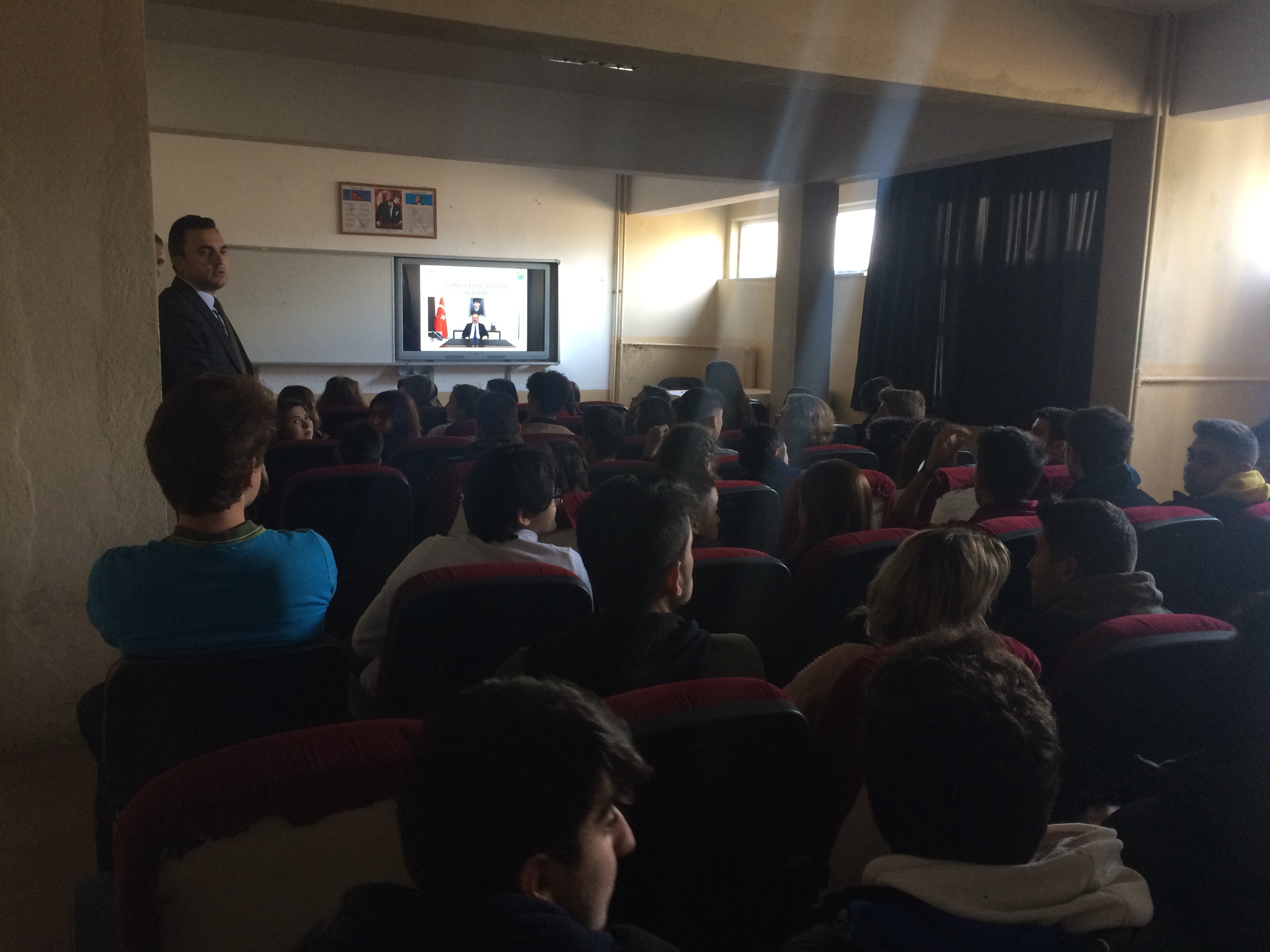 Mehmet Akif Ersoy Mesleki ve Teknik Anadolu Lisesi'nde Sıfır Atık Konulu Eğitim Verildi