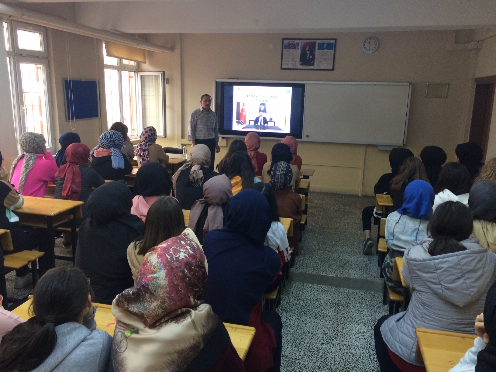 Nene Hatun Kız Anadolu İmam Hatip Lisesi'nde Sıfır Atık Konulu Eğitim Verildi