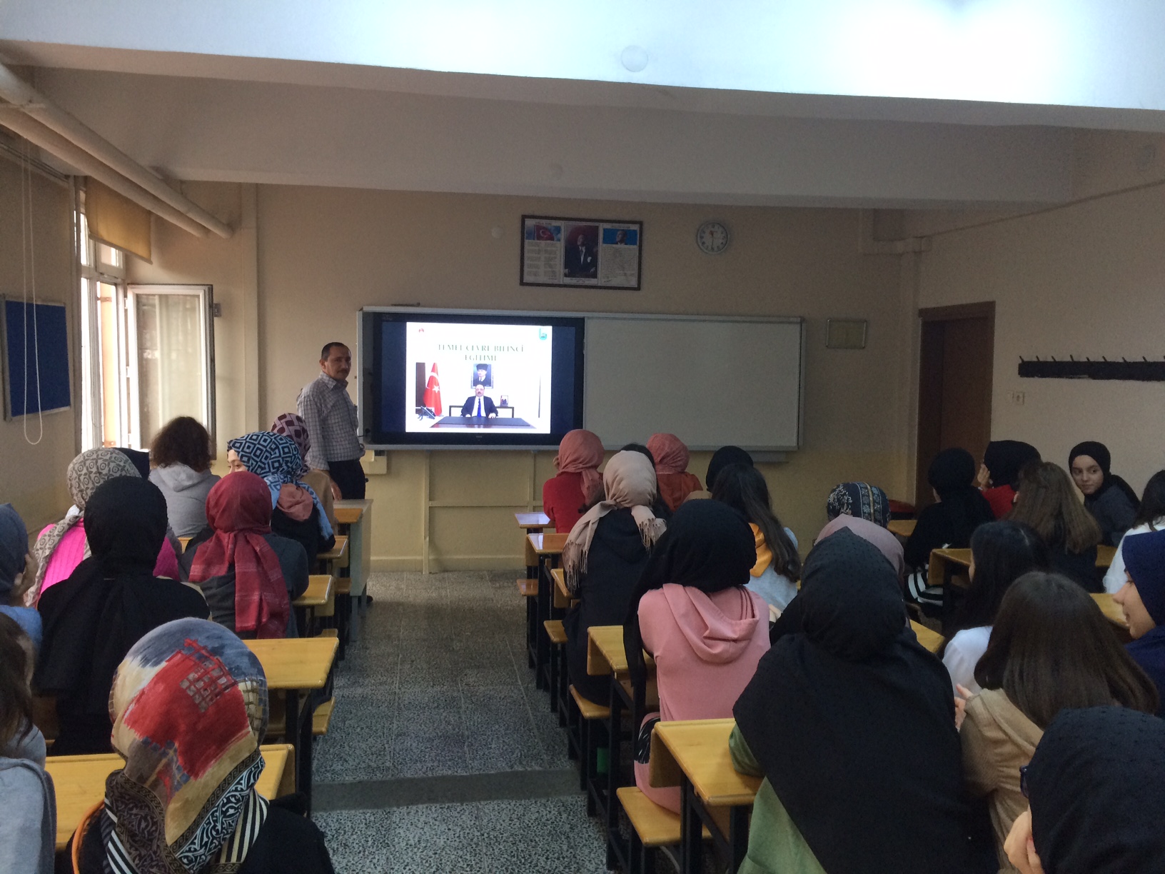 Nene Hatun Kız Anadolu İmam Hatip Lisesi'nde Sıfır Atık Konulu Eğitim Verildi