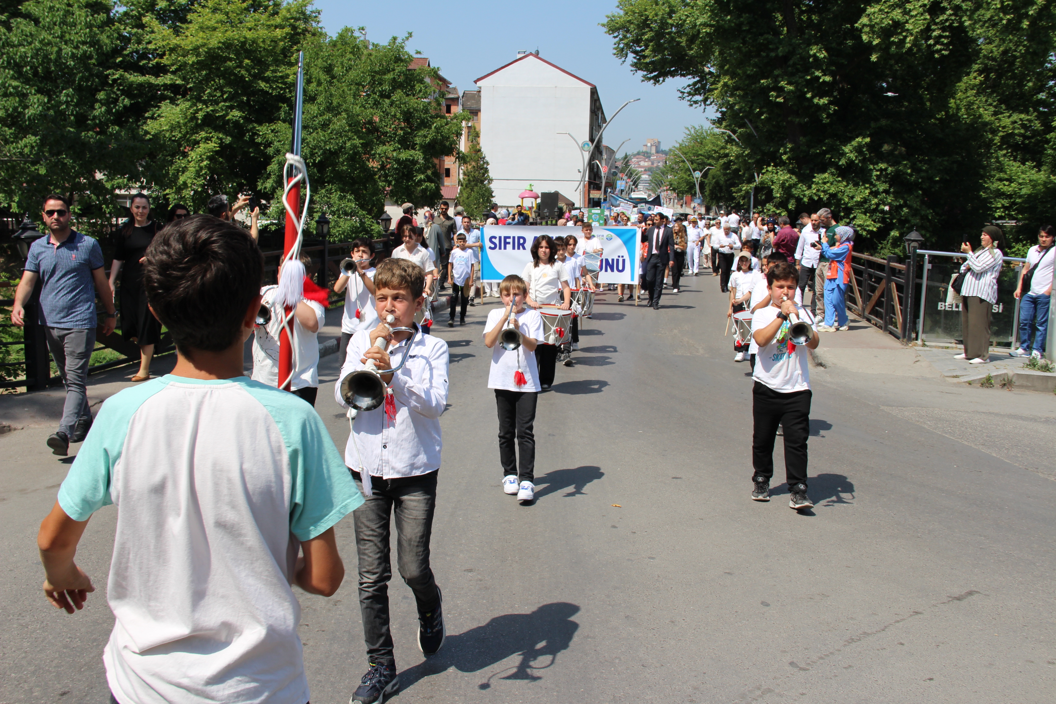 TÜRKİYE ÇEVRE HAFTASI NEDENİYLE FARKINDALIK OLUŞTURMAK İÇİN YÜRÜYÜŞ GERÇEKLEŞTİRİLDİ