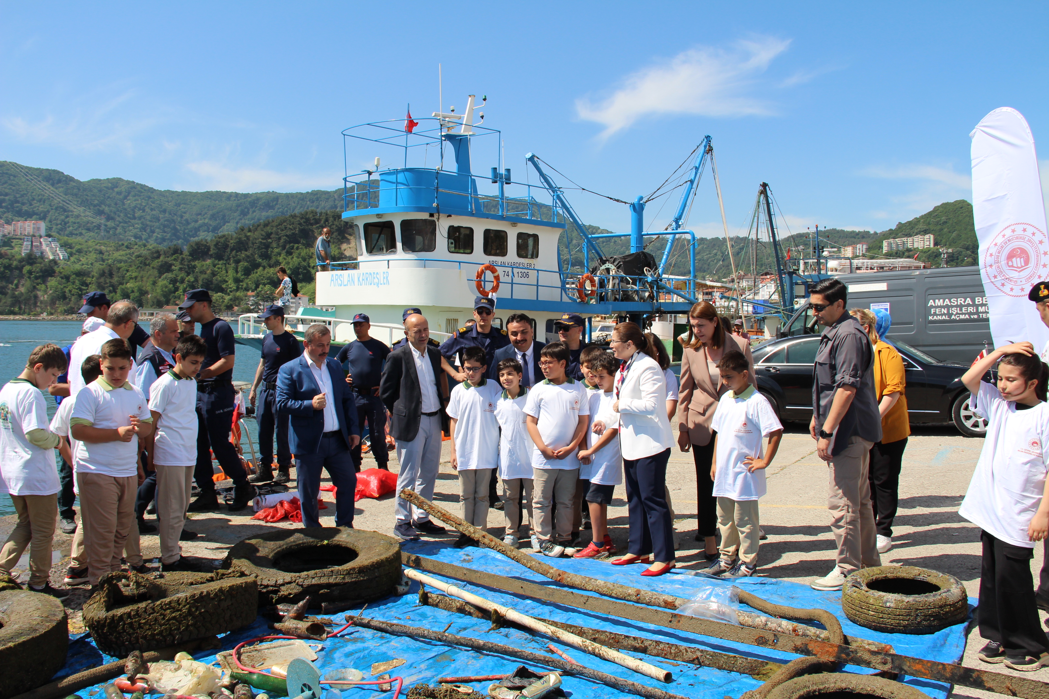 Türkiye Çevre Haftası ''Sıfır Atık Mavi Etkinliği'' Kapsamında Amasra Sahil Temizliği Yapıldı