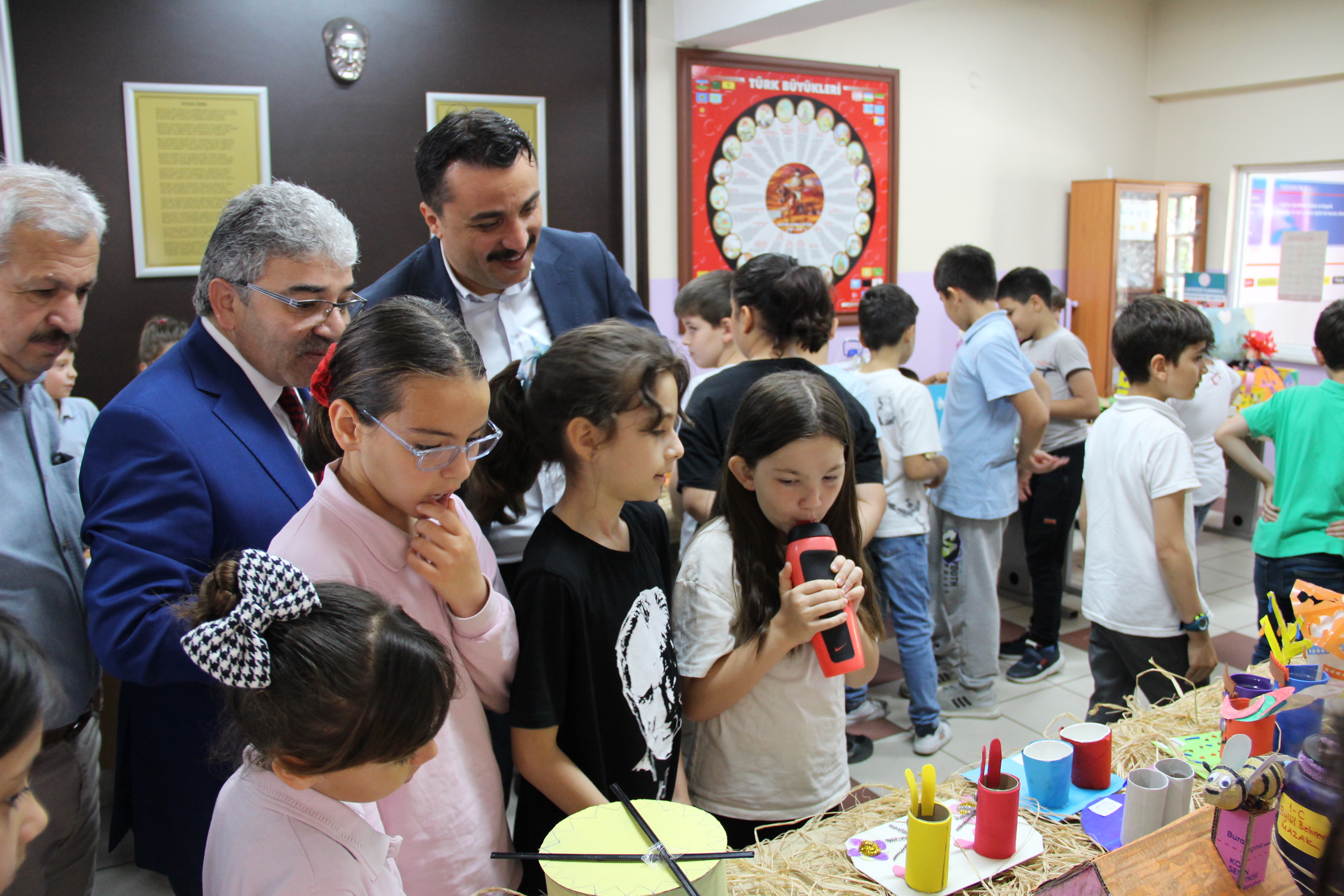 Türkiye Çevre Haftası Etkinlikleri Kapsamında Çaydüzü İlkokulunda Eğitim Programı ve Sıfır Atık Dönüşüm Sergisi Açılışı Yapılmıştır.