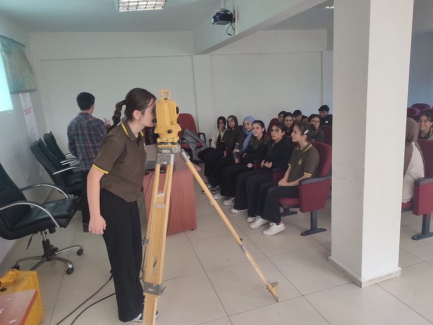 Batman Yahya Kemal Beyatlı Anadolu Lisesi Öğrencileri İl Müdürlüğümüzü Ziyaret Etti