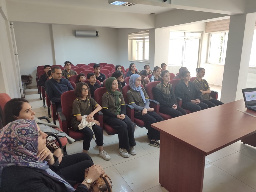 Batman Yahya Kemal Beyatlı Anadolu Lisesi Öğrencileri İl Müdürlüğümüzü Ziyaret Etti