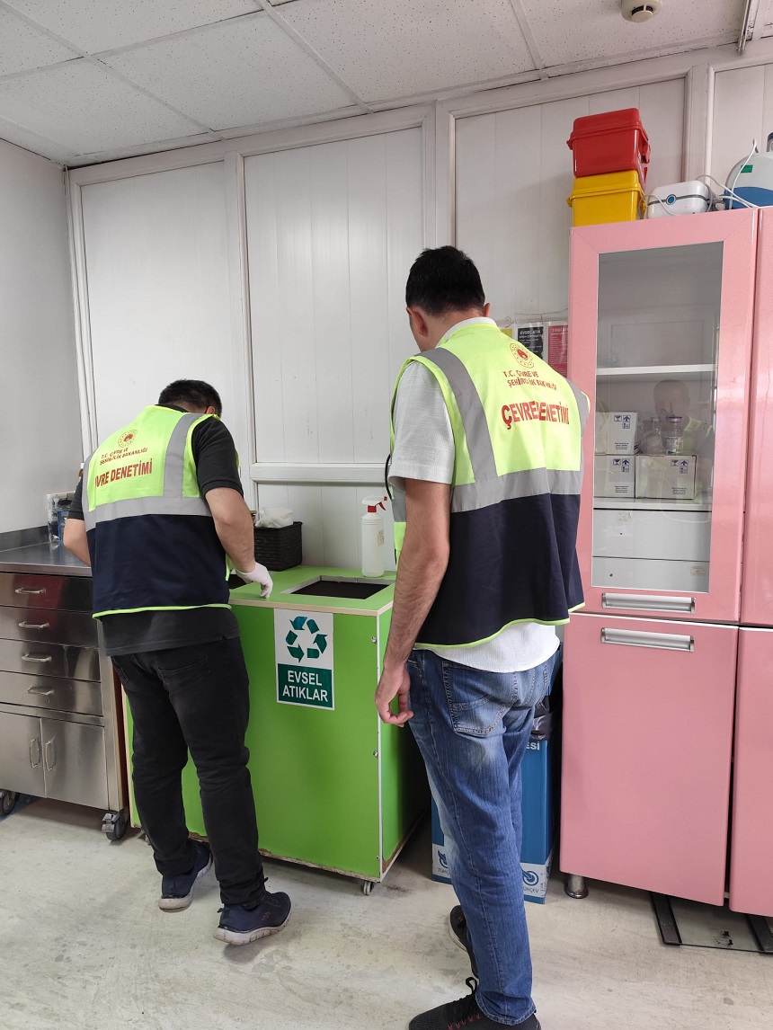 İlimizde Bulunan Sağlık Kuruluşlarına Tıbbi Atık Denetimleri Yapılmıştır.