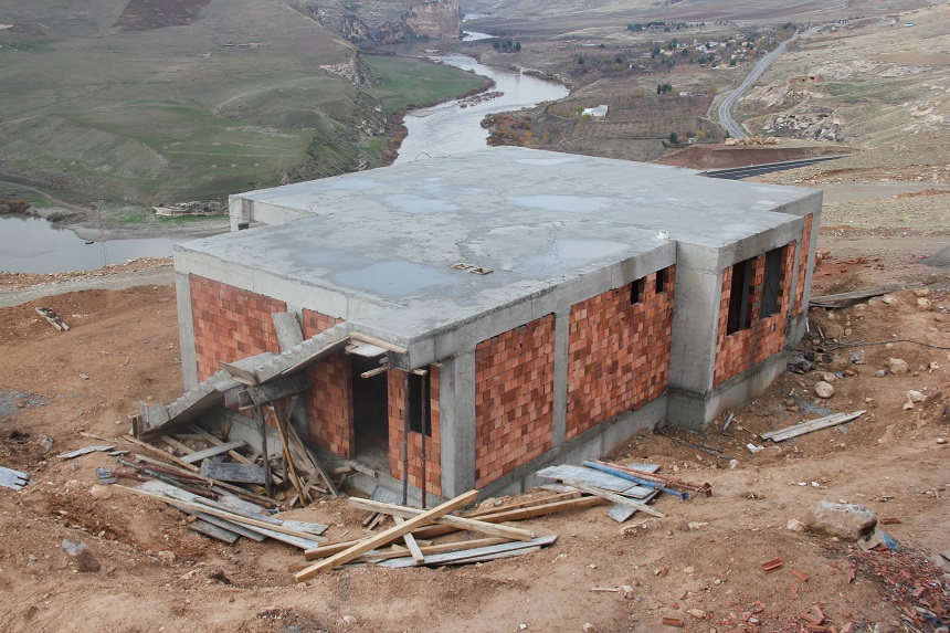 Ilısu Barajından Etkilenen Hasankeyfin Suçeken Köyü Yeni Yerleşim Yerinde Yapılan  Evlerin İnşaatı Hızla Devam ediyor.