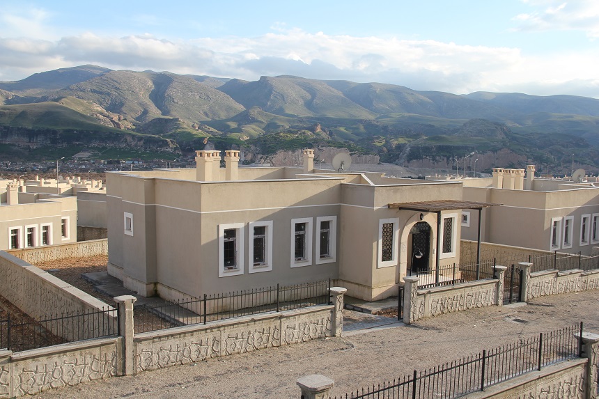 Yeni Hasankeyf Konutlarının Haksahiplerine Tapuları Dağıtılmaya Başlandı