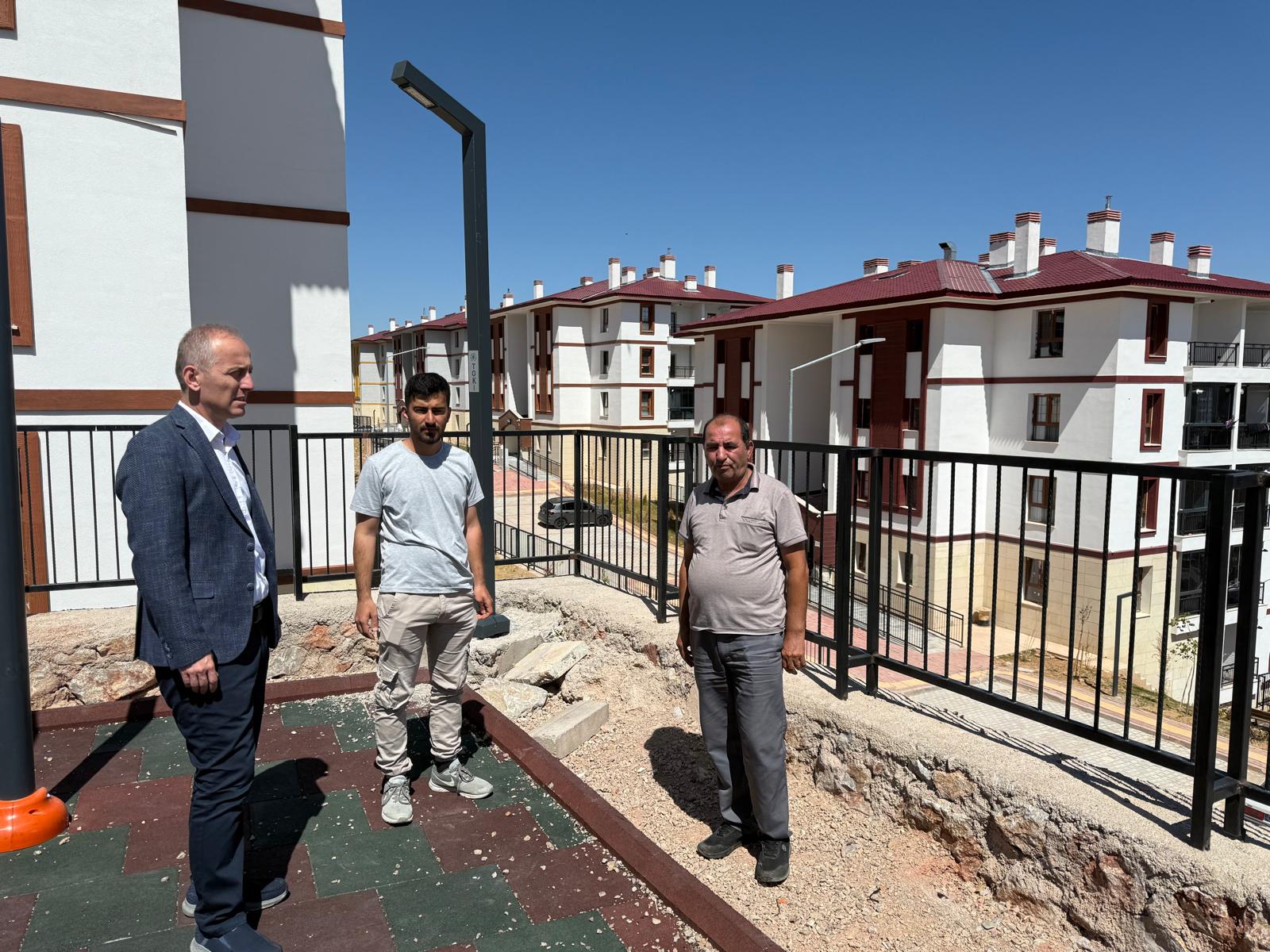 Bayburt İlİ Merkez İlçesi Şingah Mahallesinde TOKİ'nin yaptığı 263 adet Konut ,Cami ve Ticaret Merkezi İnşaatında İnceleme