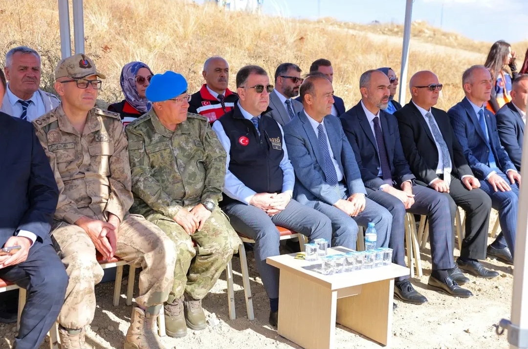 BAYBURT’TA TÜRKİYE AFET MÜDAHALE PLANI (TAMP-Bayburt) ÇERÇEVESİNDE MASA BAŞI VE SAHA TATBİKATI GERÇEKLEŞTİRİLDİ.