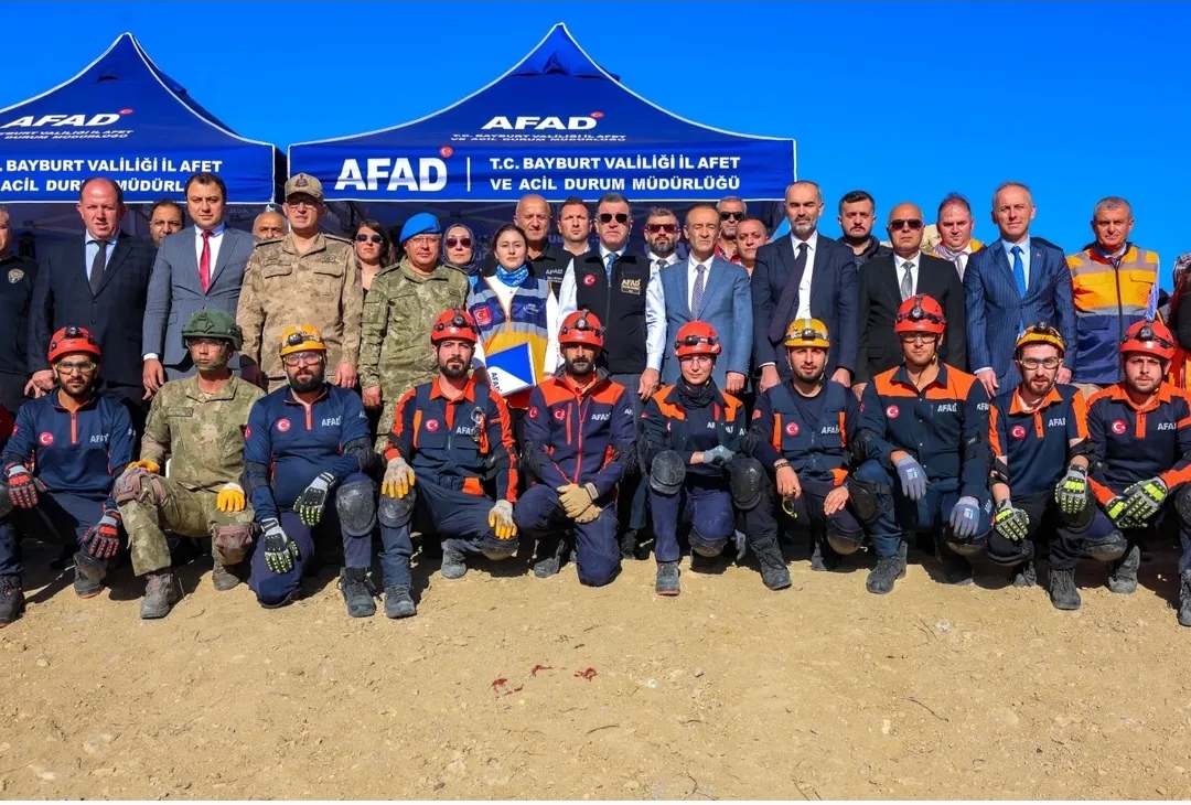 BAYBURT’TA TÜRKİYE AFET MÜDAHALE PLANI (TAMP-Bayburt) ÇERÇEVESİNDE MASA BAŞI VE SAHA TATBİKATI GERÇEKLEŞTİRİLDİ.