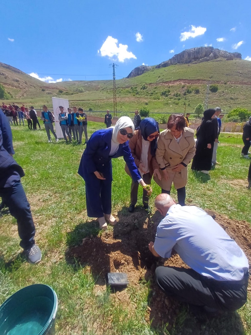 Haydi, Gel Birlikte Yeşillendirelim ve Geleceğe Nefes Olalım Yöresel Ağaç Dikim Kampanyası Hk.