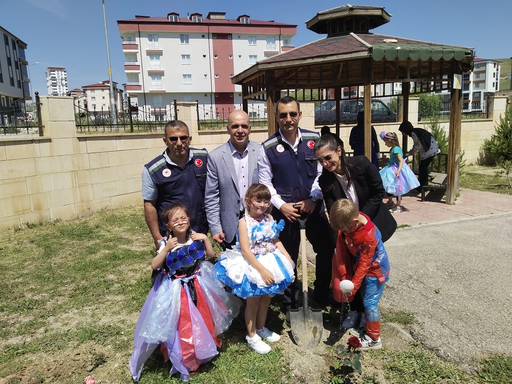 Türkiye Çevre Haftası Etkinlikleri Kapsamında Kır Çiçekleri Anaokulunda Sıfır Atık Sergisi