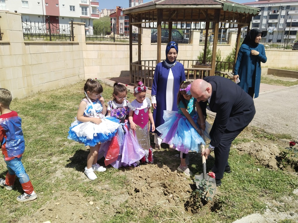 Türkiye Çevre Haftası Etkinlikleri Kapsamında Kır Çiçekleri Anaokulunda Sıfır Atık Sergisi