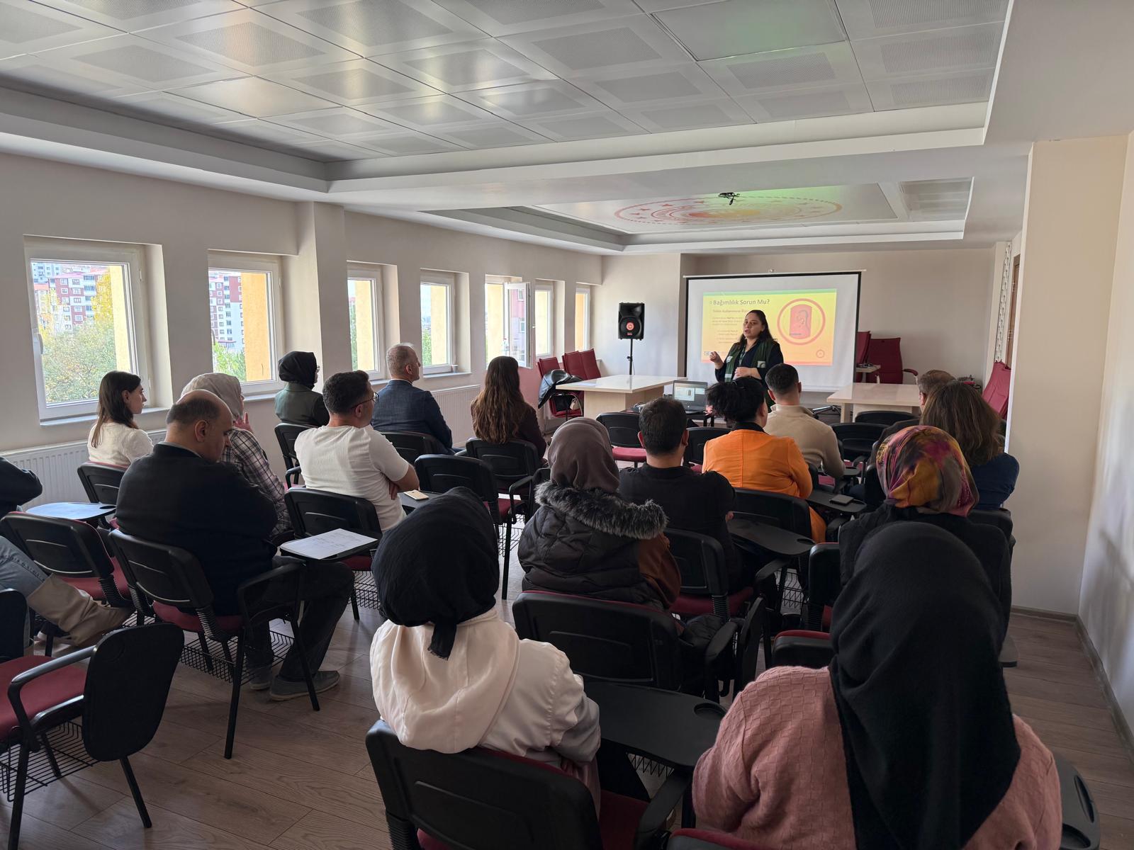 YEŞİLAY'DAN KURUMUMUZDA BAĞIMLIKLA MÜCADELE EĞİTİMİ