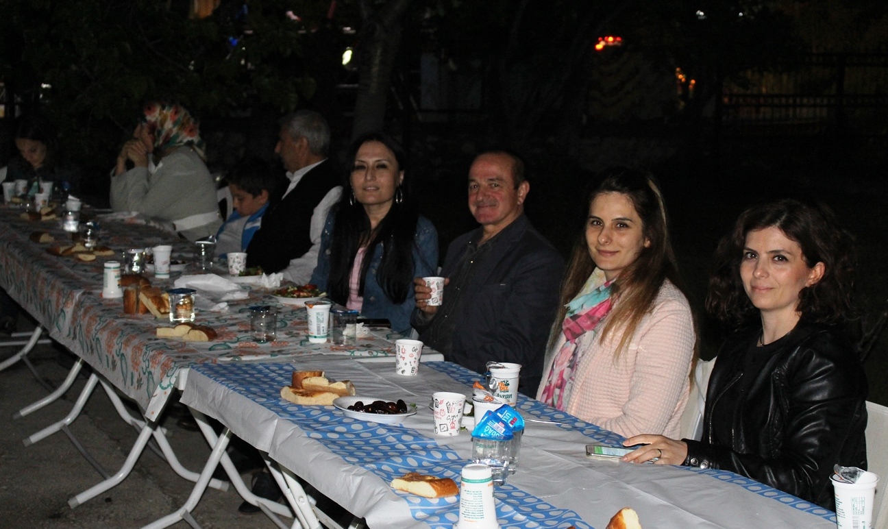 Sevgi, paylaşma ve bereket ayı Ramazanda Müdürlüğümüz çalışanları ile İftar yemeğinde buluştuk.